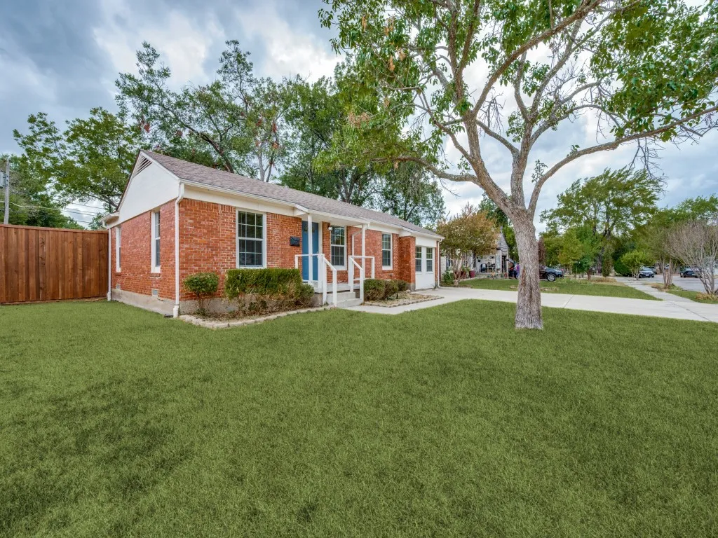 Single Family Residence For Sale in Dallas County , 1718 Pat Drive, Dallas, Texas 75228, 3 Bedroom, 2 Bathroom, Garage spaces, 1,636 Sqft, built in 1950, mls#21401061, Real Estate Agent in Dallas, Homes For Sale in Dallas county, Homes For Sale in Dallas, Realtor in Dallas Texas, Real Estate Brokerage Independent Realty Texas, Luminita Cordes Realtor