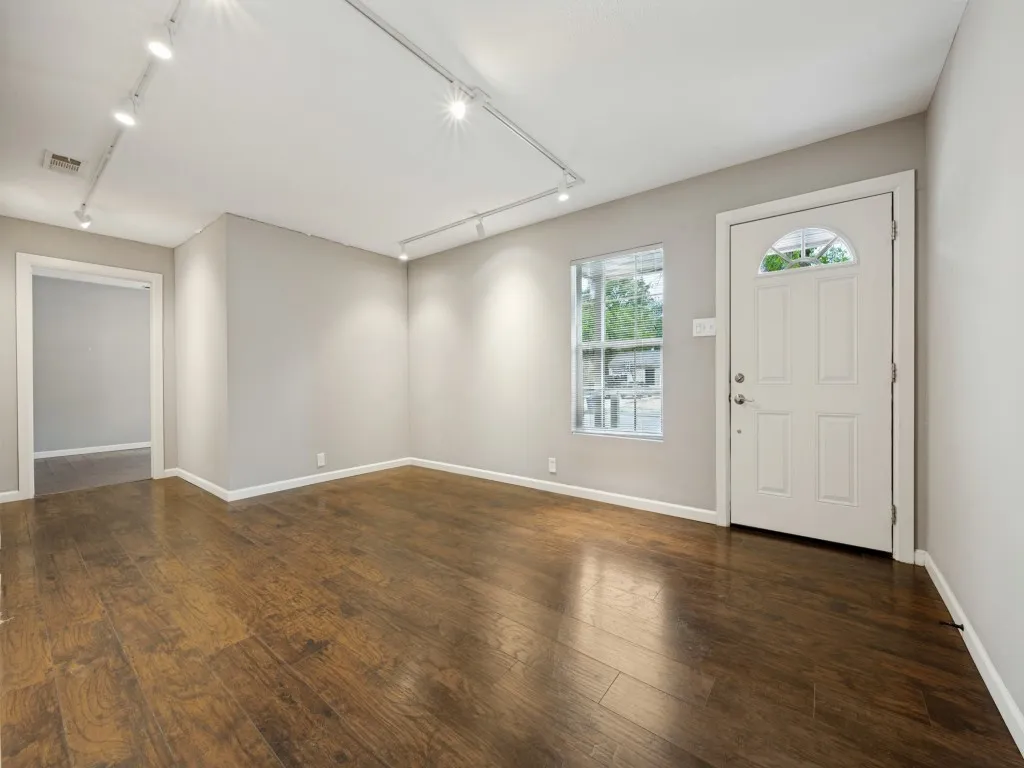 Single Family Residence For Sale in Dallas County , 1718 Pat Drive, Dallas, Texas 75228, 3 Bedroom, 2 Bathroom, Garage spaces, 1,636 Sqft, built in 1950, mls#21401061, Real Estate Agent in Dallas, Homes For Sale in Dallas county, Homes For Sale in Dallas, Realtor in Dallas Texas, Real Estate Brokerage Independent Realty Texas, Luminita Cordes Realtor