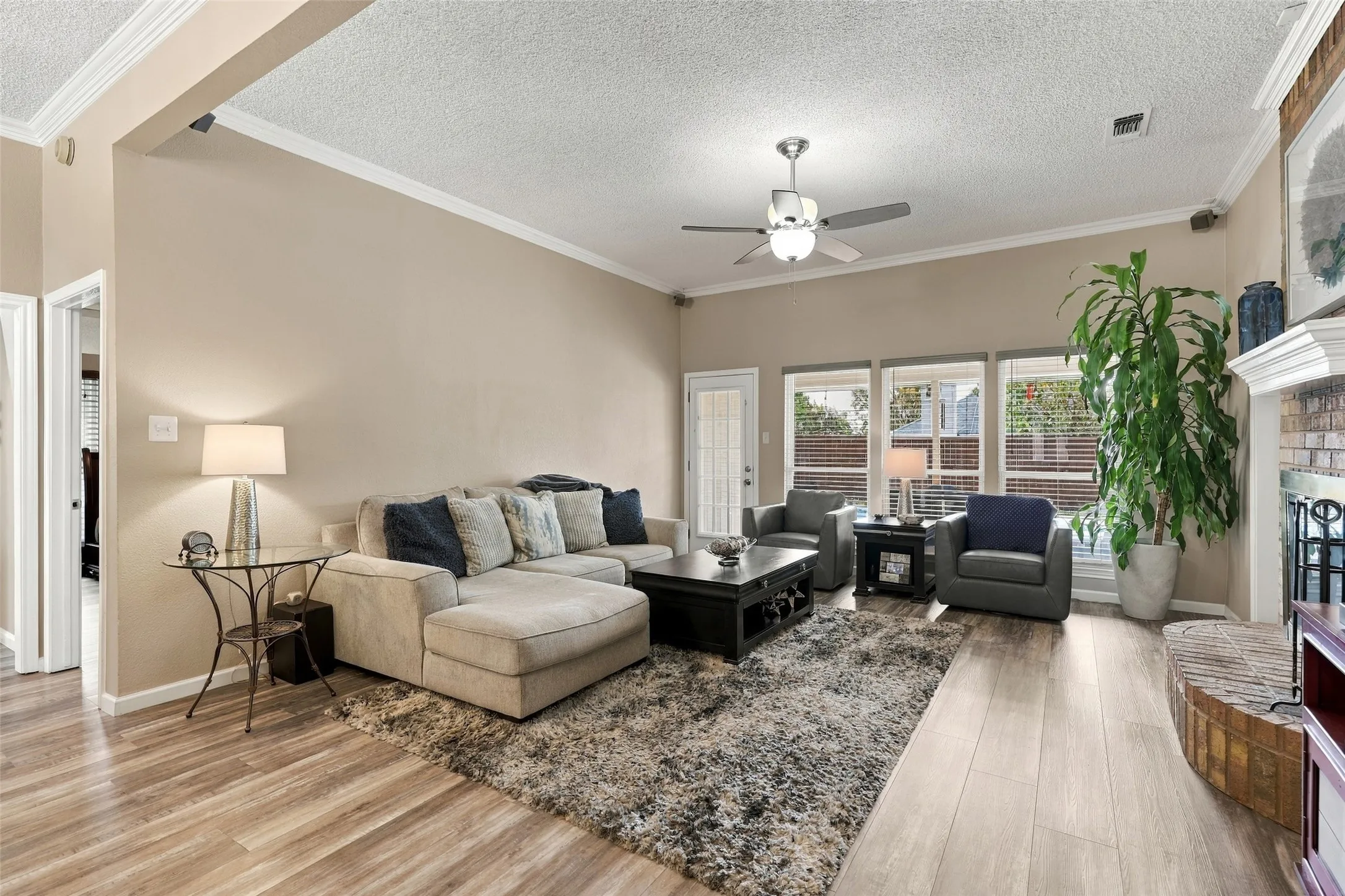 Single Family Residence For Sale in Tarrant County , 6036 Sundown Drive, Watauga, Texas 76148, 3 Bedroom, 2 Bathroom, 2 Garage spaces, 1,774 Sqft, built in 1989, mls#21401430, Real Estate Agent in Watauga, Homes For Sale in Tarrant county, Homes For Sale in Watauga, Realtor in Watauga Texas, Real Estate Brokerage Independent Realty Texas, Luminita Cordes Realtor