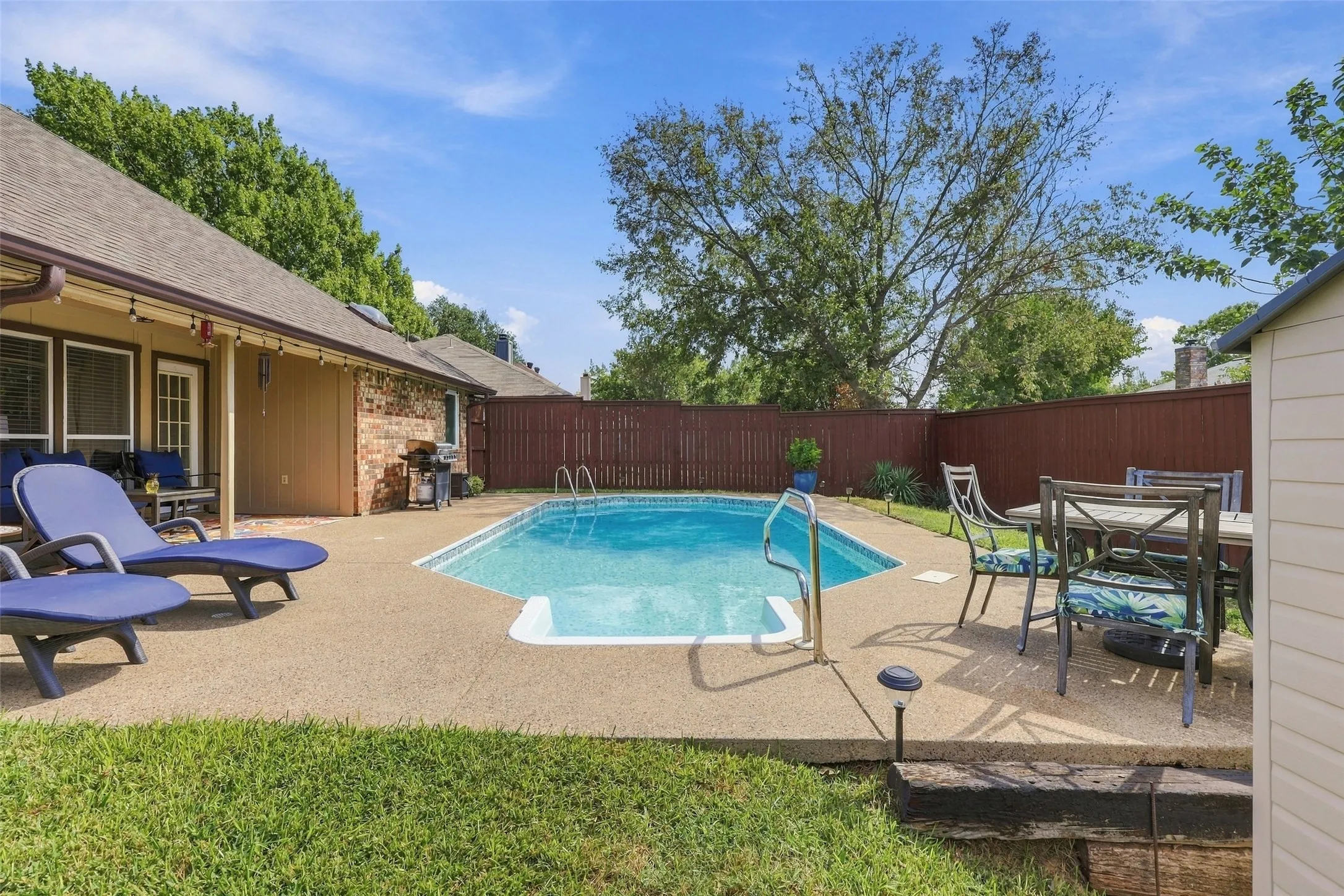 Single Family Residence For Sale in Tarrant County , 6036 Sundown Drive, Watauga, Texas 76148, 3 Bedroom, 2 Bathroom, 2 Garage spaces, 1,774 Sqft, built in 1989, mls#21401430, Real Estate Agent in Watauga, Homes For Sale in Tarrant county, Homes For Sale in Watauga, Realtor in Watauga Texas, Real Estate Brokerage Independent Realty Texas, Luminita Cordes Realtor