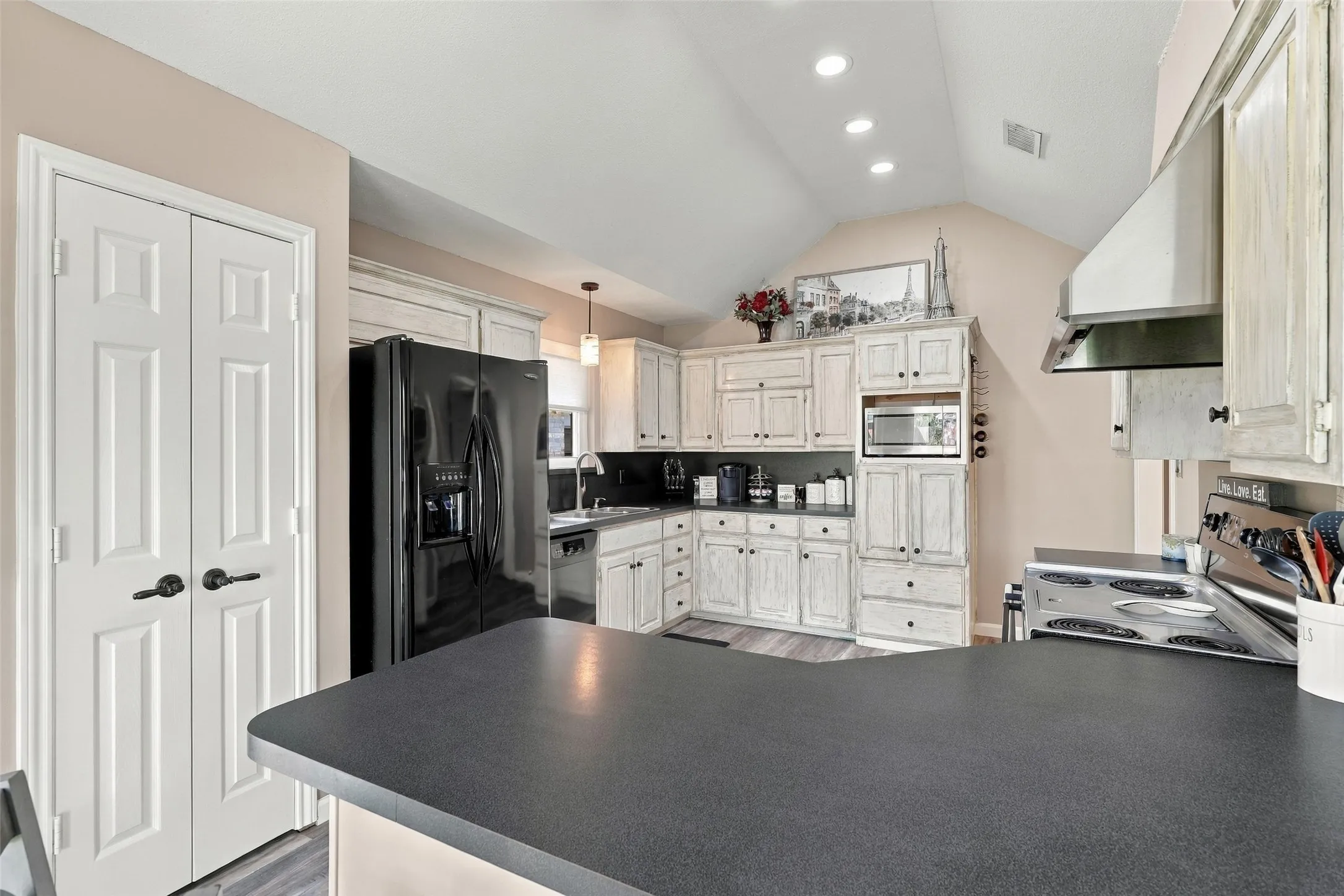 Single Family Residence For Sale in Tarrant County , 6036 Sundown Drive, Watauga, Texas 76148, 3 Bedroom, 2 Bathroom, 2 Garage spaces, 1,774 Sqft, built in 1989, mls#21401430, Real Estate Agent in Watauga, Homes For Sale in Tarrant county, Homes For Sale in Watauga, Realtor in Watauga Texas, Real Estate Brokerage Independent Realty Texas, Luminita Cordes Realtor