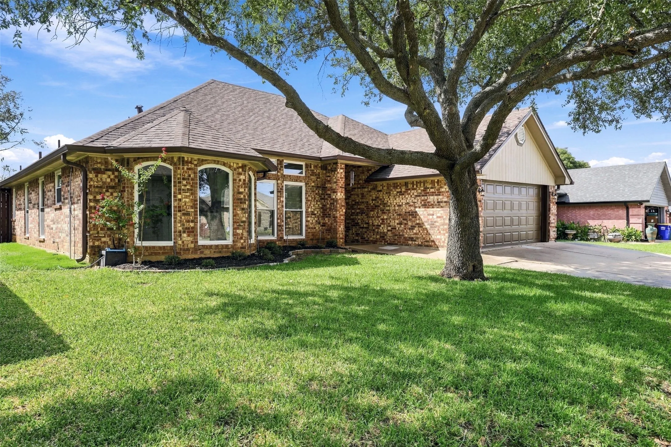 Single Family Residence For Sale in Tarrant County , 6036 Sundown Drive, Watauga, Texas 76148, 3 Bedroom, 2 Bathroom, 2 Garage spaces, 1,774 Sqft, built in 1989, mls#21401430, Real Estate Agent in Watauga, Homes For Sale in Tarrant county, Homes For Sale in Watauga, Realtor in Watauga Texas, Real Estate Brokerage Independent Realty Texas, Luminita Cordes Realtor