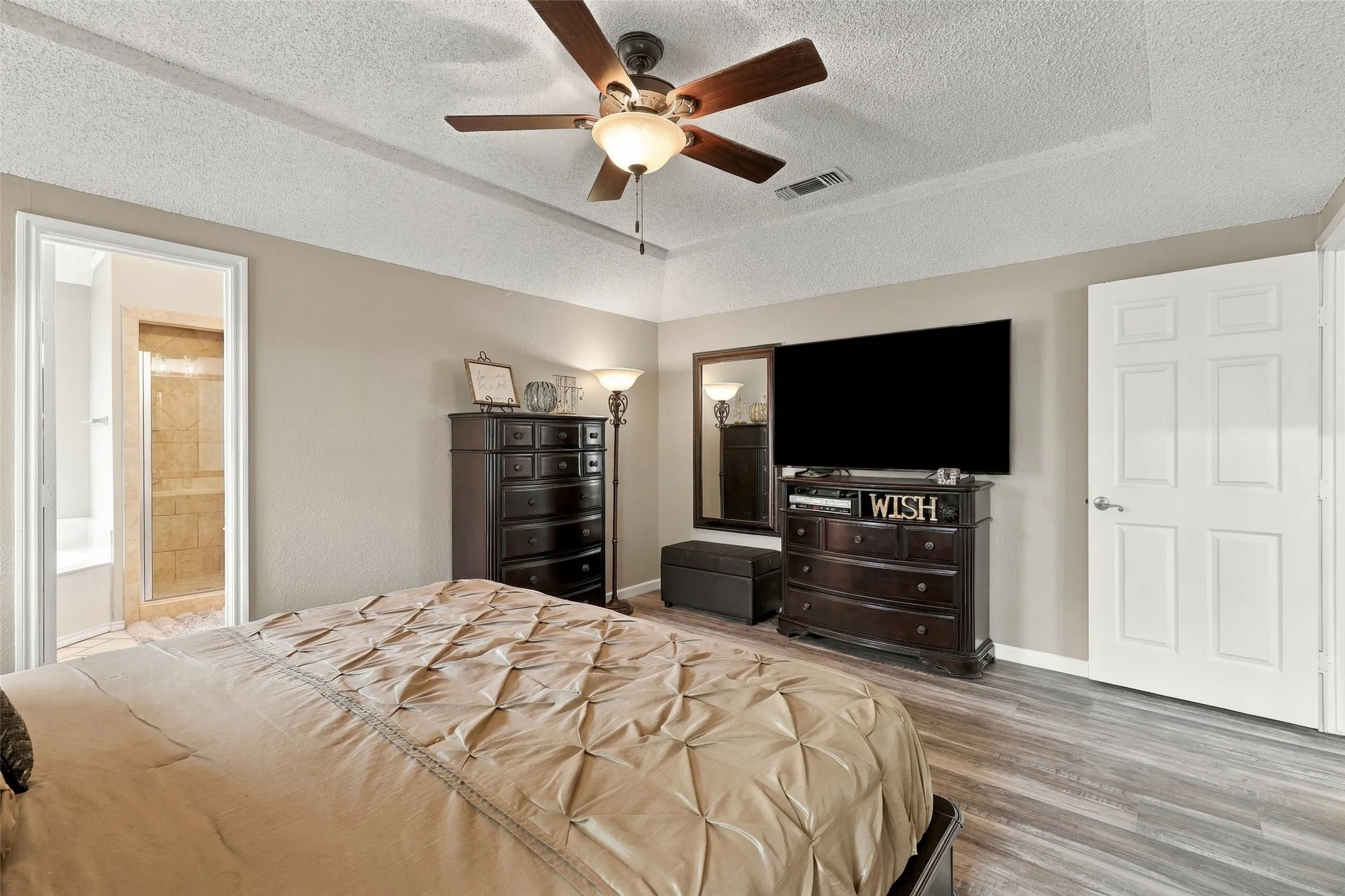 Single Family Residence For Sale in Tarrant County , 6036 Sundown Drive, Watauga, Texas 76148, 3 Bedroom, 2 Bathroom, 2 Garage spaces, 1,774 Sqft, built in 1989, mls#21401430, Real Estate Agent in Watauga, Homes For Sale in Tarrant county, Homes For Sale in Watauga, Realtor in Watauga Texas, Real Estate Brokerage Independent Realty Texas, Luminita Cordes Realtor