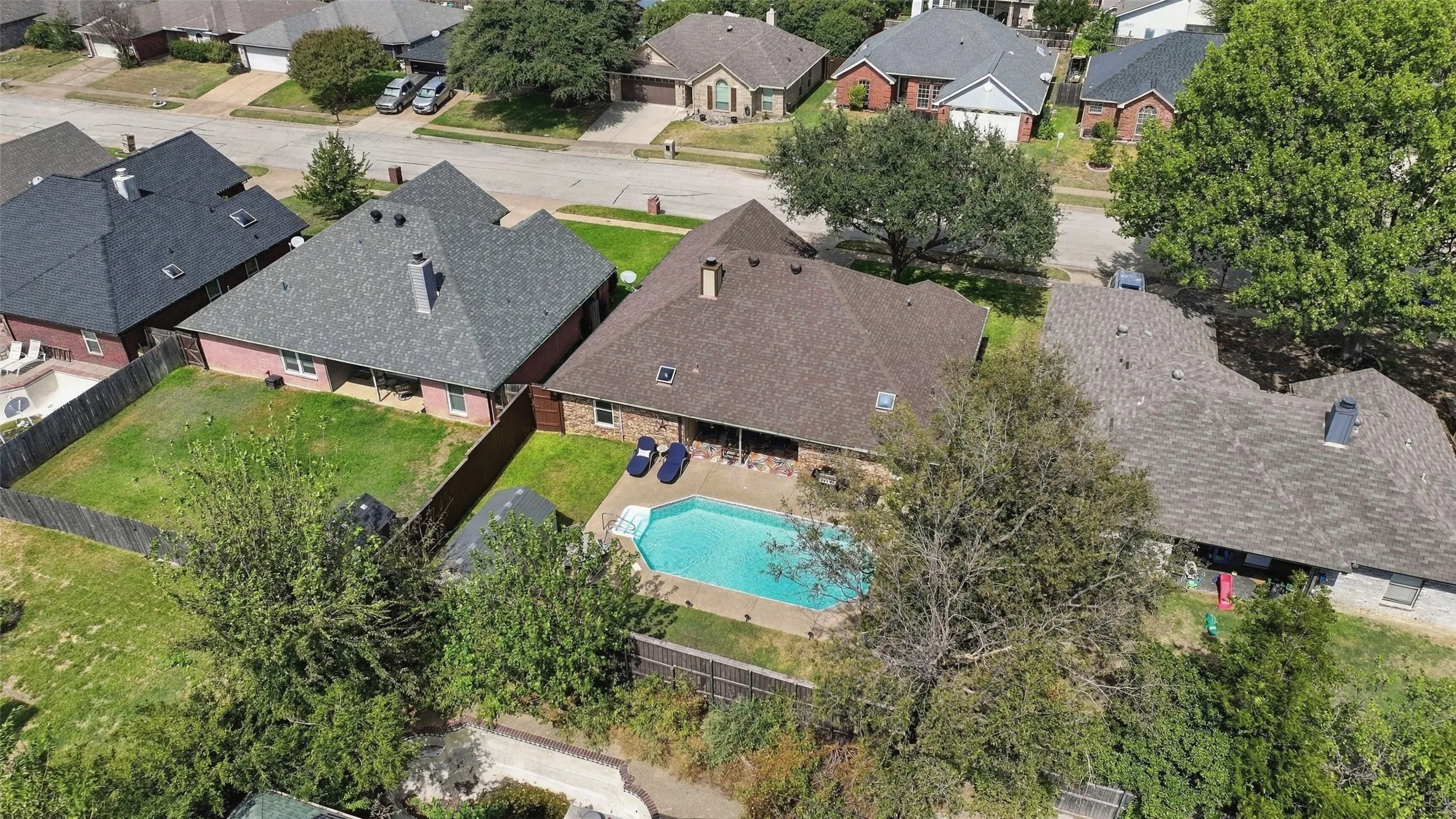 Single Family Residence For Sale in Tarrant County , 6036 Sundown Drive, Watauga, Texas 76148, 3 Bedroom, 2 Bathroom, 2 Garage spaces, 1,774 Sqft, built in 1989, mls#21401430, Real Estate Agent in Watauga, Homes For Sale in Tarrant county, Homes For Sale in Watauga, Realtor in Watauga Texas, Real Estate Brokerage Independent Realty Texas, Luminita Cordes Realtor