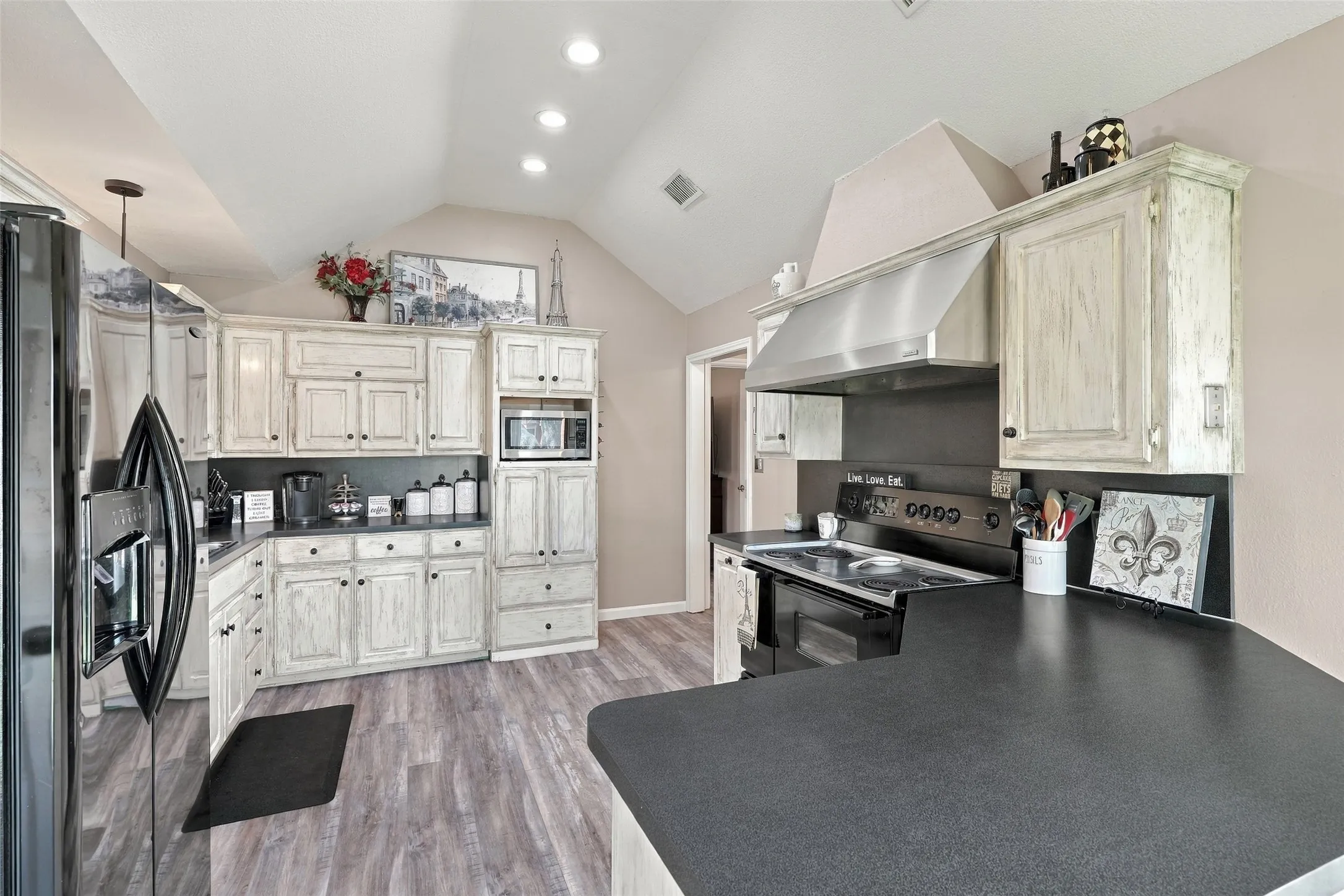 Single Family Residence For Sale in Tarrant County , 6036 Sundown Drive, Watauga, Texas 76148, 3 Bedroom, 2 Bathroom, 2 Garage spaces, 1,774 Sqft, built in 1989, mls#21401430, Real Estate Agent in Watauga, Homes For Sale in Tarrant county, Homes For Sale in Watauga, Realtor in Watauga Texas, Real Estate Brokerage Independent Realty Texas, Luminita Cordes Realtor