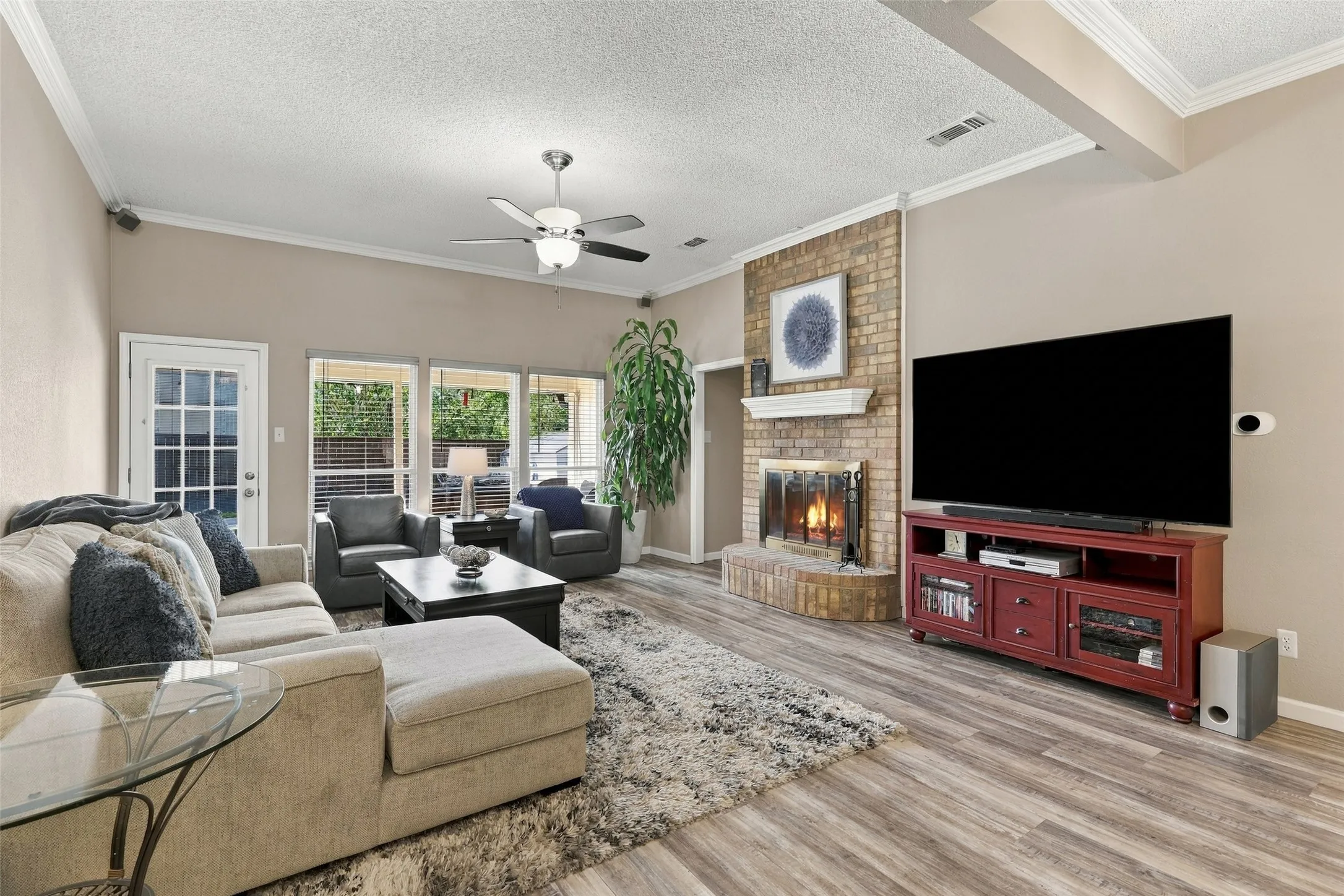 Single Family Residence For Sale in Tarrant County , 6036 Sundown Drive, Watauga, Texas 76148, 3 Bedroom, 2 Bathroom, 2 Garage spaces, 1,774 Sqft, built in 1989, mls#21401430, Real Estate Agent in Watauga, Homes For Sale in Tarrant county, Homes For Sale in Watauga, Realtor in Watauga Texas, Real Estate Brokerage Independent Realty Texas, Luminita Cordes Realtor