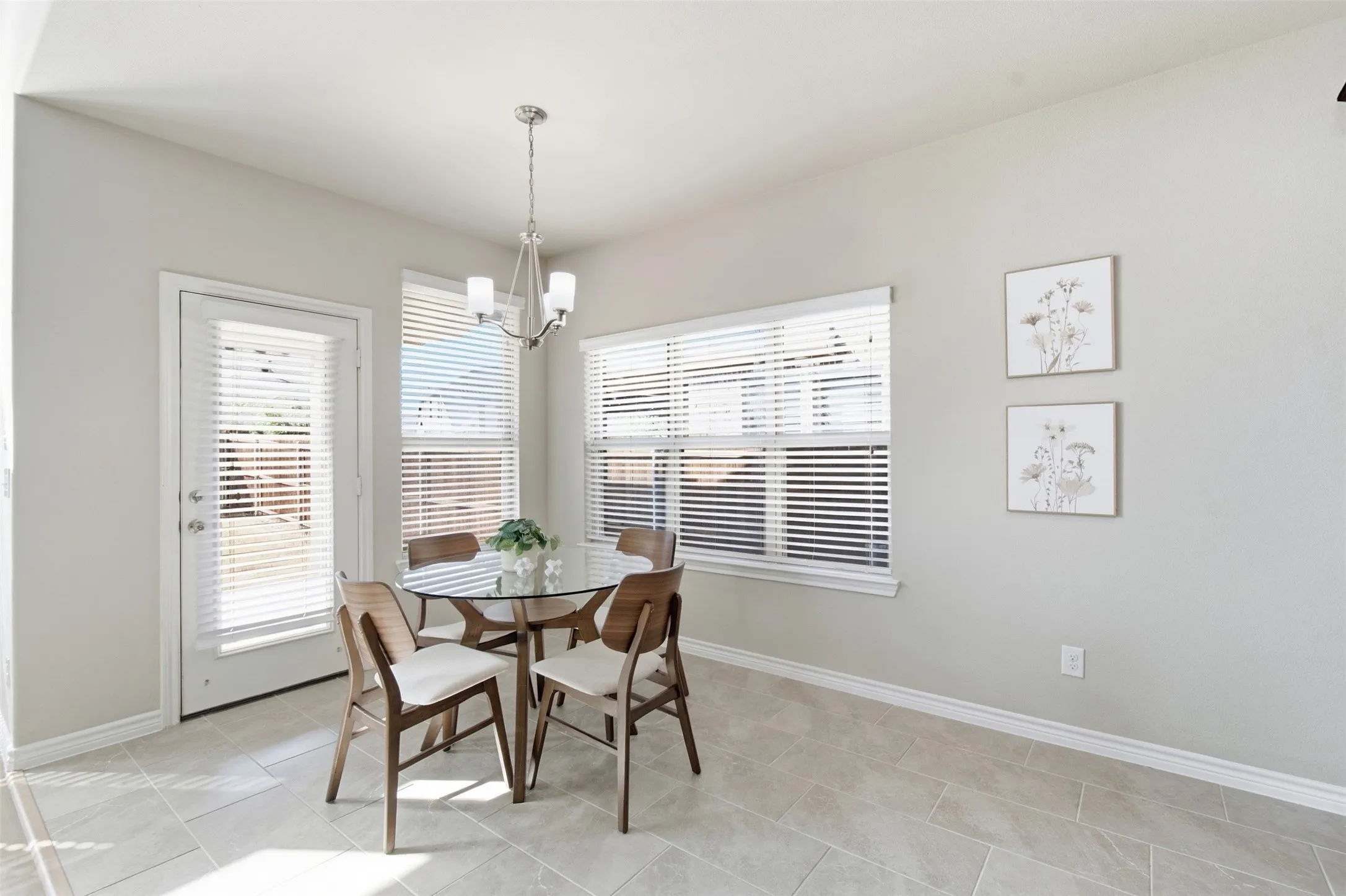 Single Family Residence For Sale in Denton County , 1112 Lake Cypress Lane, Little Elm, Texas 75068, 4 Bedroom, 4 Bathroom, 2 Garage spaces, 3,316 Sqft, built in 2018, mls#21401590, Real Estate Agent in Little Elm, Homes For Sale in Denton county, Homes For Sale in Little Elm, Realtor in Little Elm Texas, Real Estate Brokerage Independent Realty Texas, Luminita Cordes Realtor