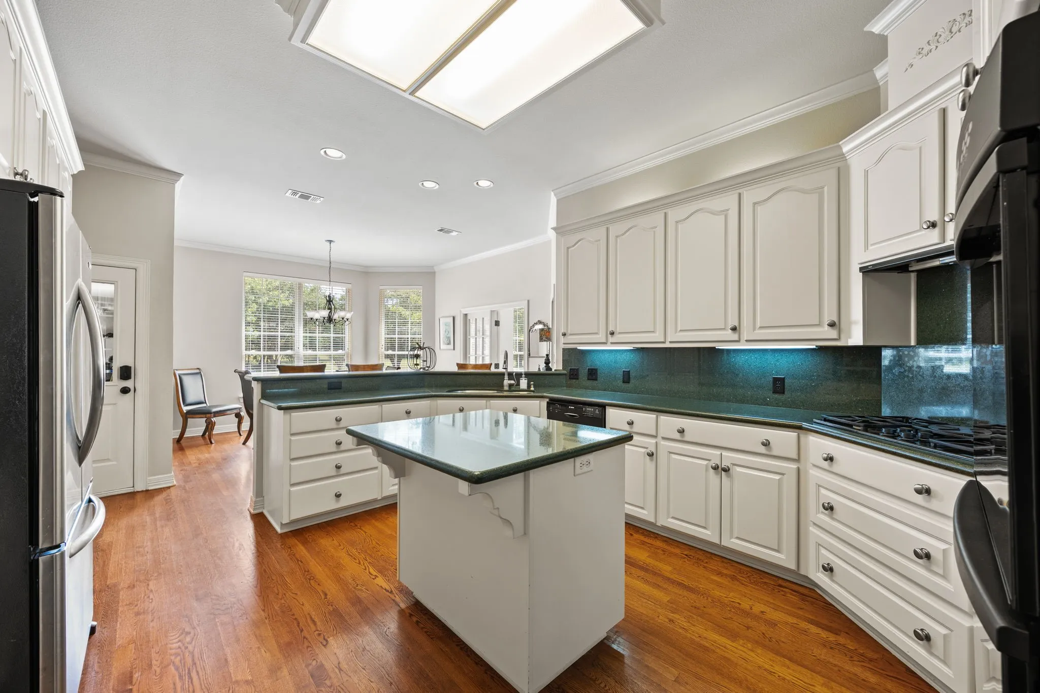 Single Family Residence For Sale in Hunt County , 1 Bluebonnet Trail, Greenville, Texas 75402, 4 Bedroom, 3 Bathroom, 3 Garage spaces, 3,017 Sqft, built in 2000, mls#21399719, Real Estate Agent in Greenville, Homes For Sale in Hunt county, Homes For Sale in Greenville, Realtor in Greenville Texas, Real Estate Brokerage Independent Realty Texas, Luminita Cordes Realtor