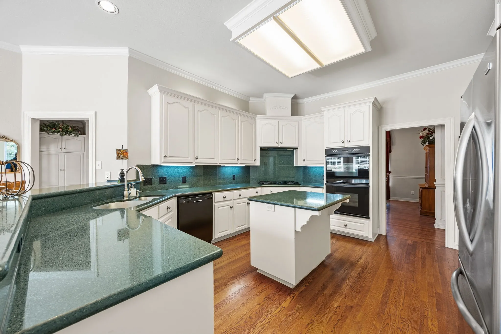 Single Family Residence For Sale in Hunt County , 1 Bluebonnet Trail, Greenville, Texas 75402, 4 Bedroom, 3 Bathroom, 3 Garage spaces, 3,017 Sqft, built in 2000, mls#21399719, Real Estate Agent in Greenville, Homes For Sale in Hunt county, Homes For Sale in Greenville, Realtor in Greenville Texas, Real Estate Brokerage Independent Realty Texas, Luminita Cordes Realtor