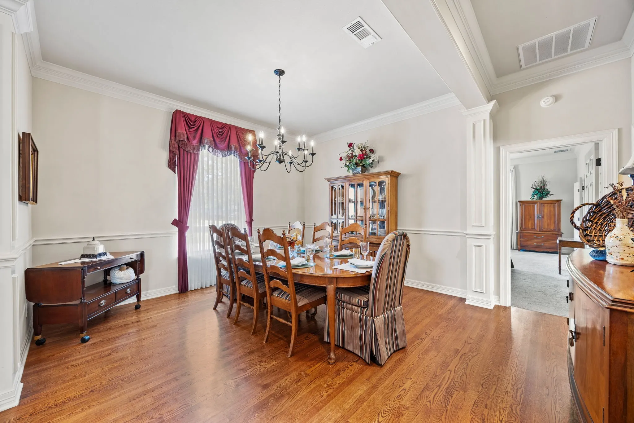 Single Family Residence For Sale in Hunt County , 1 Bluebonnet Trail, Greenville, Texas 75402, 4 Bedroom, 3 Bathroom, 3 Garage spaces, 3,017 Sqft, built in 2000, mls#21399719, Real Estate Agent in Greenville, Homes For Sale in Hunt county, Homes For Sale in Greenville, Realtor in Greenville Texas, Real Estate Brokerage Independent Realty Texas, Luminita Cordes Realtor