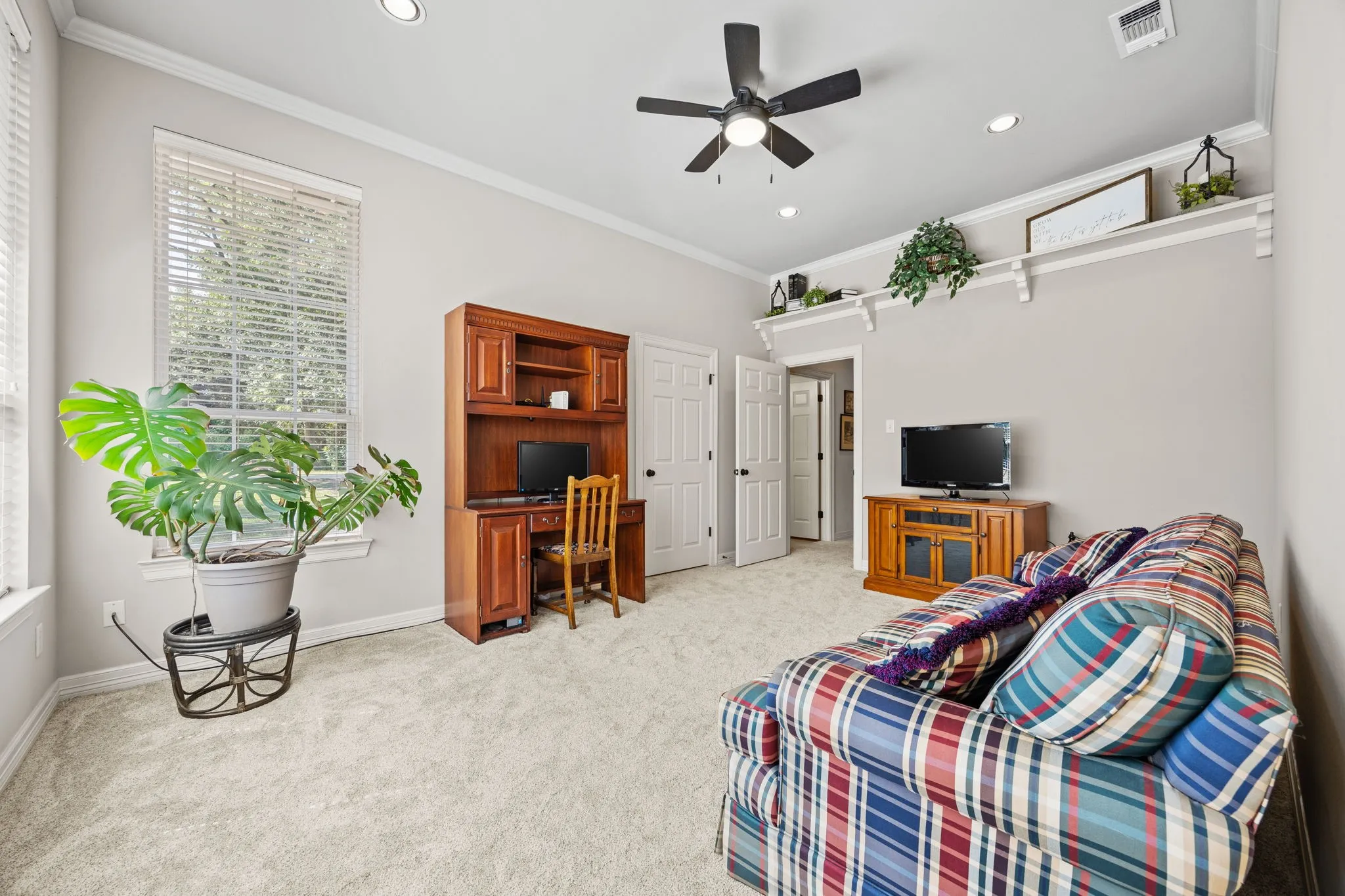 Single Family Residence For Sale in Hunt County , 1 Bluebonnet Trail, Greenville, Texas 75402, 4 Bedroom, 3 Bathroom, 3 Garage spaces, 3,017 Sqft, built in 2000, mls#21399719, Real Estate Agent in Greenville, Homes For Sale in Hunt county, Homes For Sale in Greenville, Realtor in Greenville Texas, Real Estate Brokerage Independent Realty Texas, Luminita Cordes Realtor