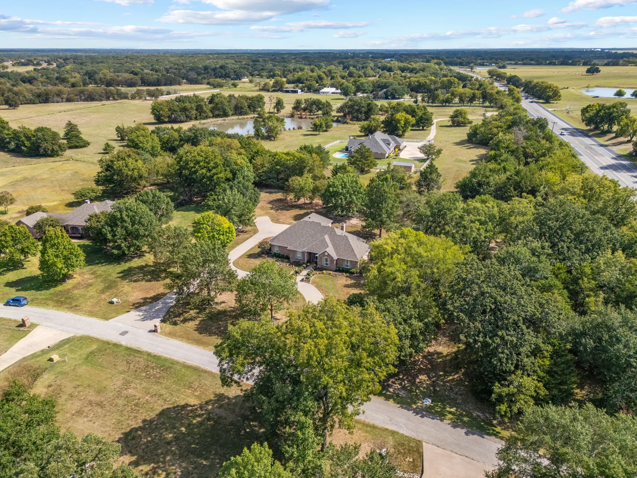 Single Family Residence For Sale in Hunt County , 1 Bluebonnet Trail, Greenville, Texas 75402, 4 Bedroom, 3 Bathroom, 3 Garage spaces, 3,017 Sqft, built in 2000, mls#21399719, Real Estate Agent in Greenville, Homes For Sale in Hunt county, Homes For Sale in Greenville, Realtor in Greenville Texas, Real Estate Brokerage Independent Realty Texas, Luminita Cordes Realtor