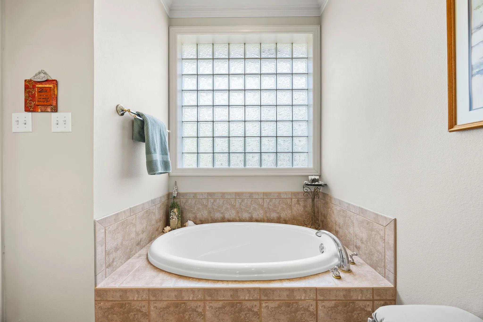 Single Family Residence For Sale in Hunt County , 1 Bluebonnet Trail, Greenville, Texas 75402, 4 Bedroom, 3 Bathroom, 3 Garage spaces, 3,017 Sqft, built in 2000, mls#21399719, Real Estate Agent in Greenville, Homes For Sale in Hunt county, Homes For Sale in Greenville, Realtor in Greenville Texas, Real Estate Brokerage Independent Realty Texas, Luminita Cordes Realtor