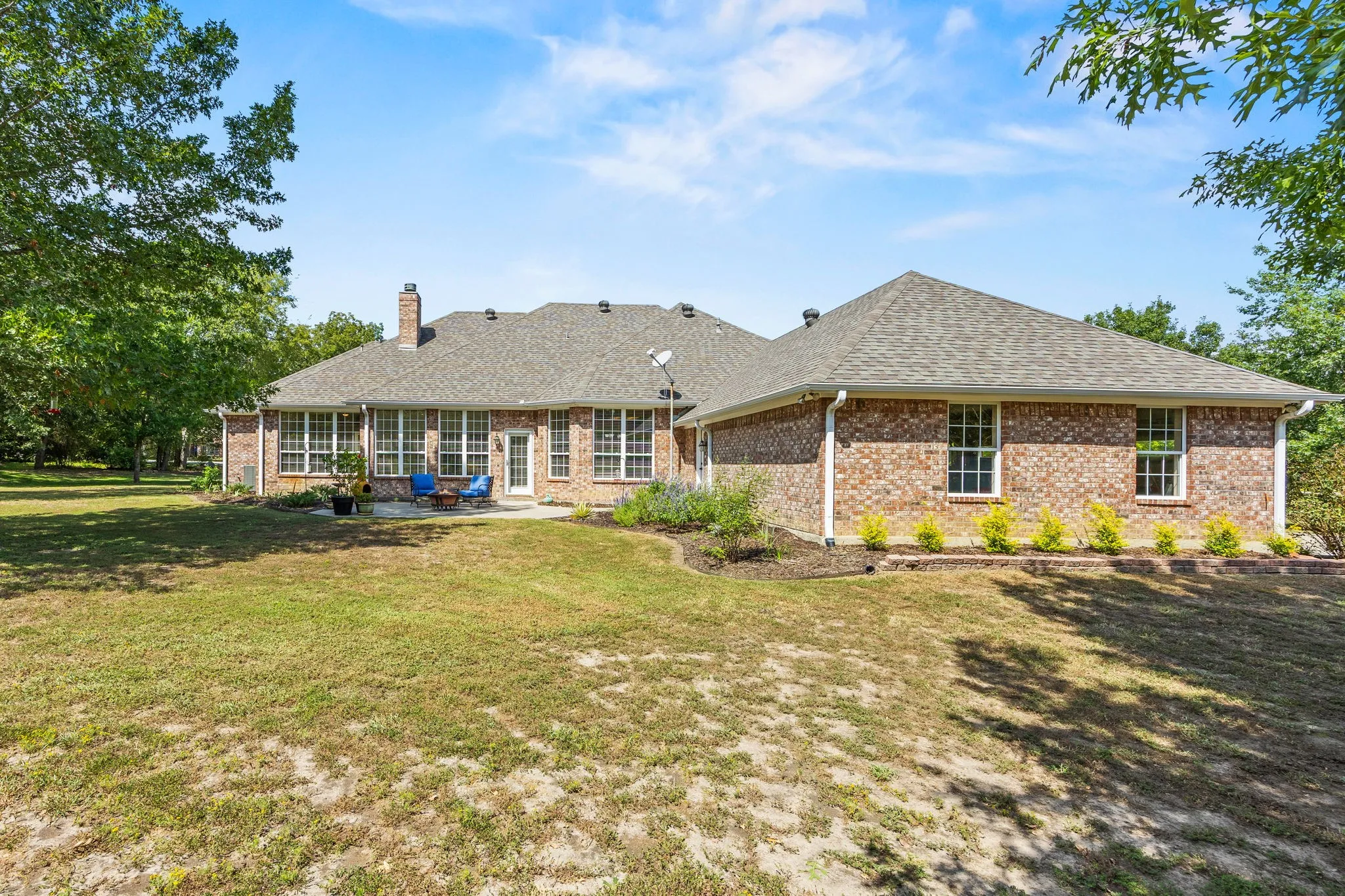 Single Family Residence For Sale in Hunt County , 1 Bluebonnet Trail, Greenville, Texas 75402, 4 Bedroom, 3 Bathroom, 3 Garage spaces, 3,017 Sqft, built in 2000, mls#21399719, Real Estate Agent in Greenville, Homes For Sale in Hunt county, Homes For Sale in Greenville, Realtor in Greenville Texas, Real Estate Brokerage Independent Realty Texas, Luminita Cordes Realtor