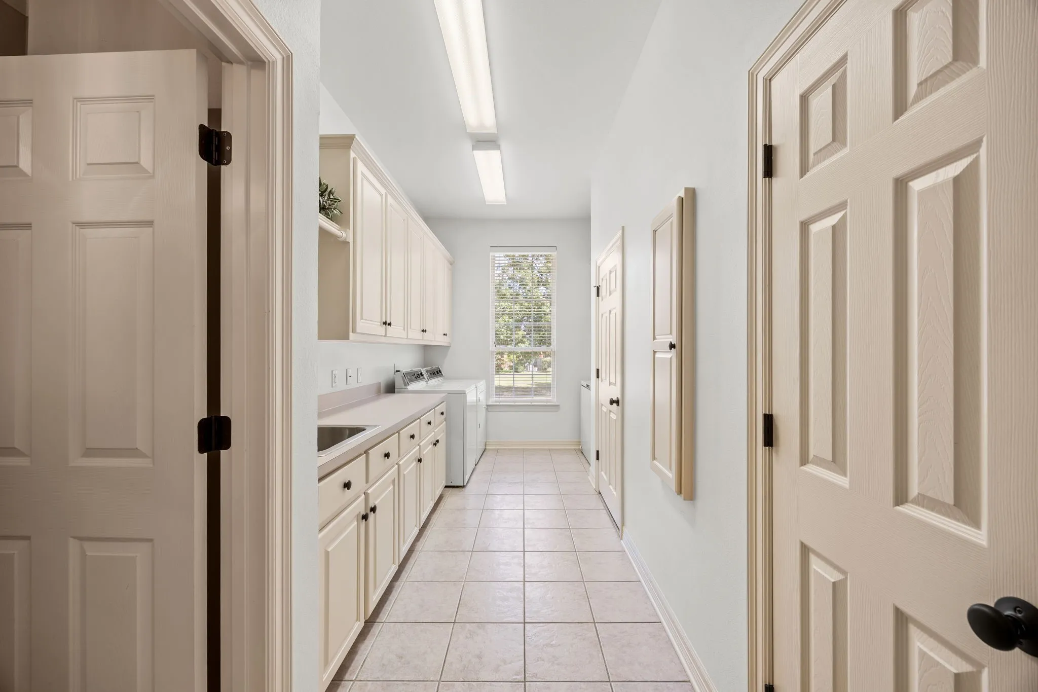 Single Family Residence For Sale in Hunt County , 1 Bluebonnet Trail, Greenville, Texas 75402, 4 Bedroom, 3 Bathroom, 3 Garage spaces, 3,017 Sqft, built in 2000, mls#21399719, Real Estate Agent in Greenville, Homes For Sale in Hunt county, Homes For Sale in Greenville, Realtor in Greenville Texas, Real Estate Brokerage Independent Realty Texas, Luminita Cordes Realtor
