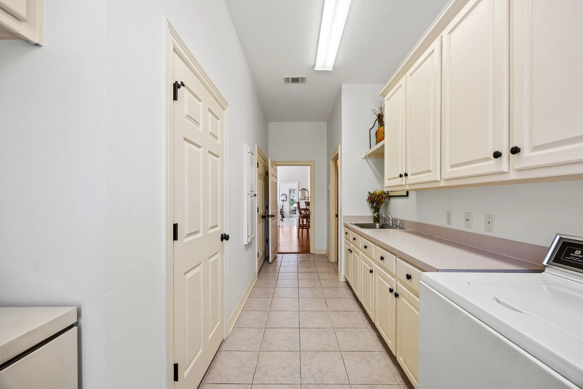 Single Family Residence For Sale in Hunt County , 1 Bluebonnet Trail, Greenville, Texas 75402, 4 Bedroom, 3 Bathroom, 3 Garage spaces, 3,017 Sqft, built in 2000, mls#21399719, Real Estate Agent in Greenville, Homes For Sale in Hunt county, Homes For Sale in Greenville, Realtor in Greenville Texas, Real Estate Brokerage Independent Realty Texas, Luminita Cordes Realtor