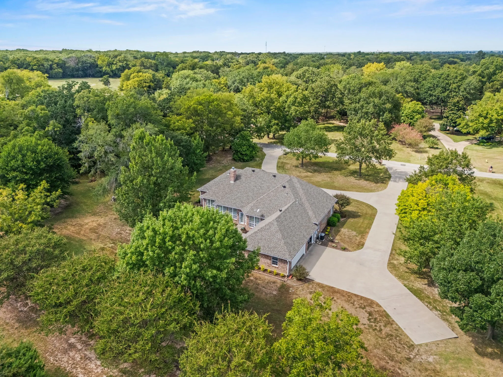 Single Family Residence For Sale in Hunt County , 1 Bluebonnet Trail, Greenville, Texas 75402, 4 Bedroom, 3 Bathroom, 3 Garage spaces, 3,017 Sqft, built in 2000, mls#21399719, Real Estate Agent in Greenville, Homes For Sale in Hunt county, Homes For Sale in Greenville, Realtor in Greenville Texas, Real Estate Brokerage Independent Realty Texas, Luminita Cordes Realtor