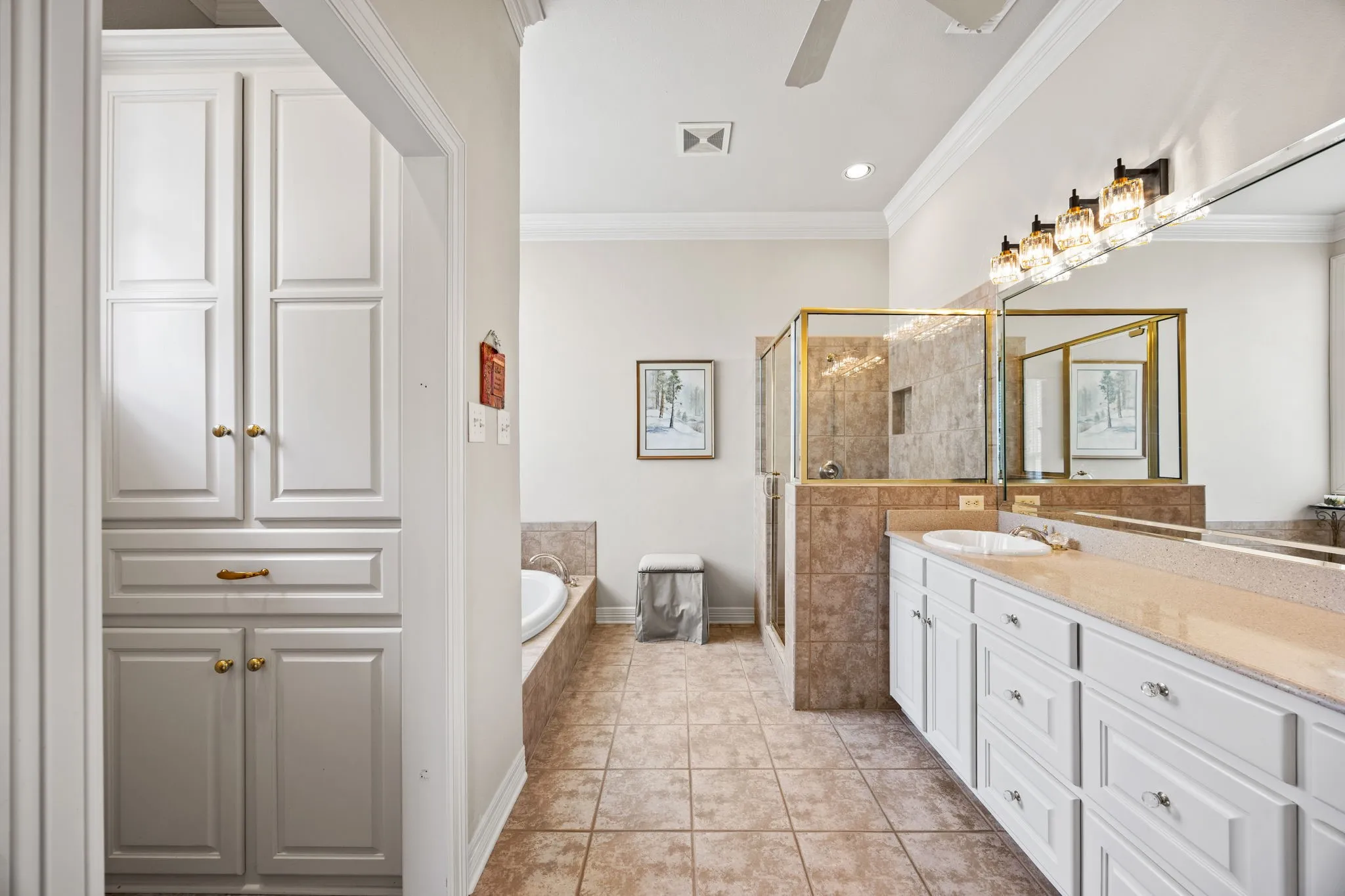 Single Family Residence For Sale in Hunt County , 1 Bluebonnet Trail, Greenville, Texas 75402, 4 Bedroom, 3 Bathroom, 3 Garage spaces, 3,017 Sqft, built in 2000, mls#21399719, Real Estate Agent in Greenville, Homes For Sale in Hunt county, Homes For Sale in Greenville, Realtor in Greenville Texas, Real Estate Brokerage Independent Realty Texas, Luminita Cordes Realtor