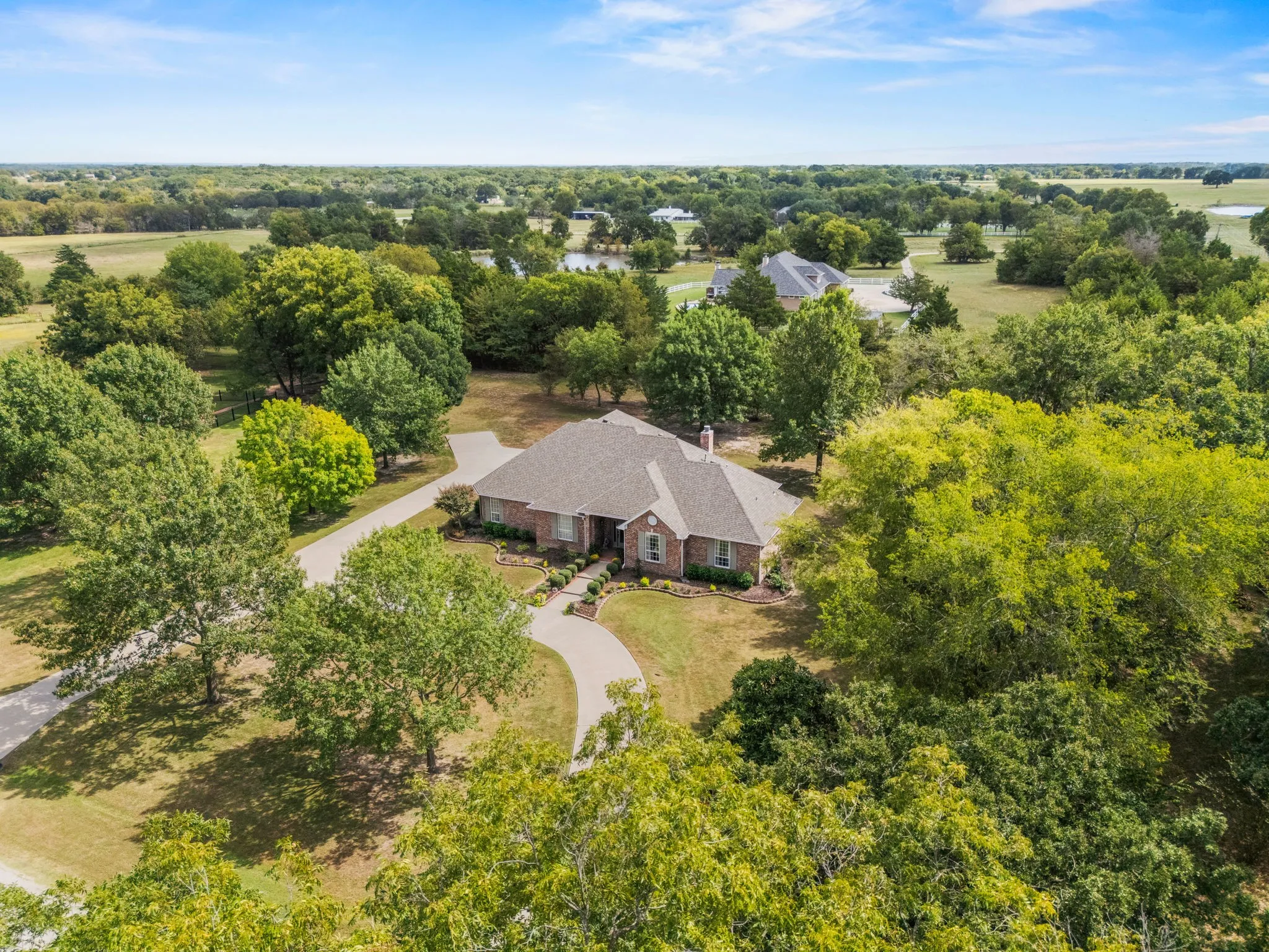 Single Family Residence For Sale in Hunt County , 1 Bluebonnet Trail, Greenville, Texas 75402, 4 Bedroom, 3 Bathroom, 3 Garage spaces, 3,017 Sqft, built in 2000, mls#21399719, Real Estate Agent in Greenville, Homes For Sale in Hunt county, Homes For Sale in Greenville, Realtor in Greenville Texas, Real Estate Brokerage Independent Realty Texas, Luminita Cordes Realtor