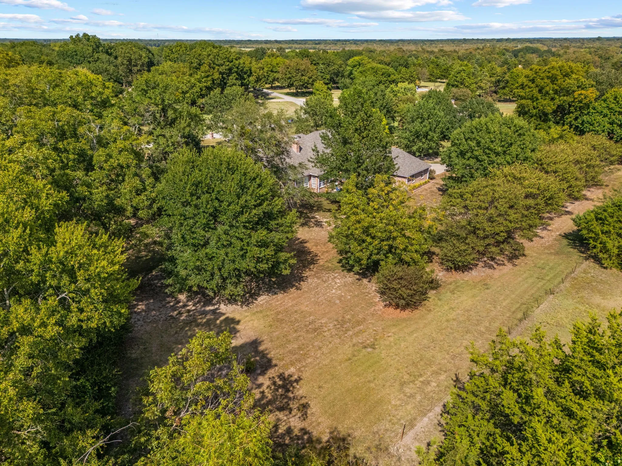 Single Family Residence For Sale in Hunt County , 1 Bluebonnet Trail, Greenville, Texas 75402, 4 Bedroom, 3 Bathroom, 3 Garage spaces, 3,017 Sqft, built in 2000, mls#21399719, Real Estate Agent in Greenville, Homes For Sale in Hunt county, Homes For Sale in Greenville, Realtor in Greenville Texas, Real Estate Brokerage Independent Realty Texas, Luminita Cordes Realtor