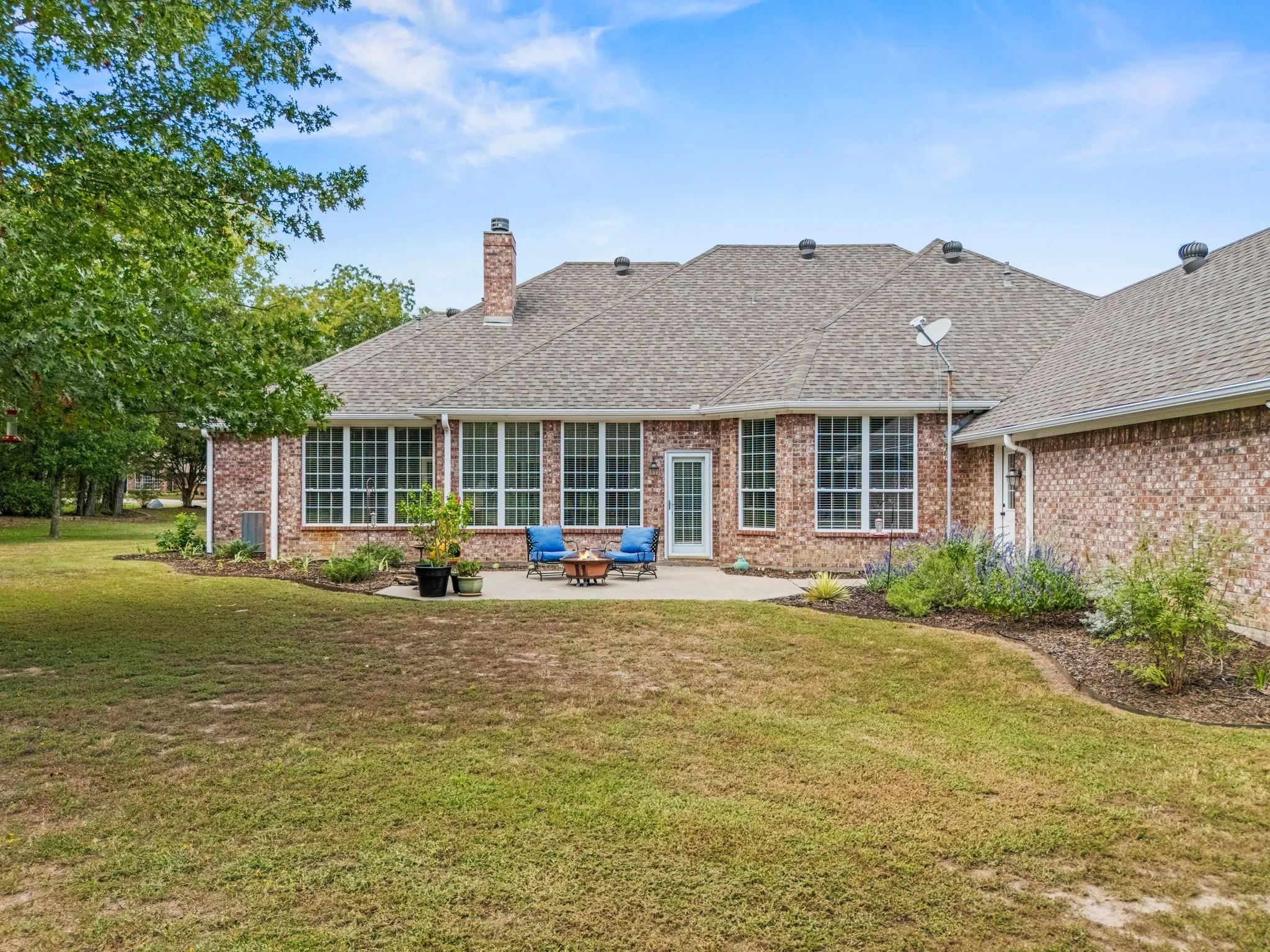 Single Family Residence For Sale in Hunt County , 1 Bluebonnet Trail, Greenville, Texas 75402, 4 Bedroom, 3 Bathroom, 3 Garage spaces, 3,017 Sqft, built in 2000, mls#21399719, Real Estate Agent in Greenville, Homes For Sale in Hunt county, Homes For Sale in Greenville, Realtor in Greenville Texas, Real Estate Brokerage Independent Realty Texas, Luminita Cordes Realtor