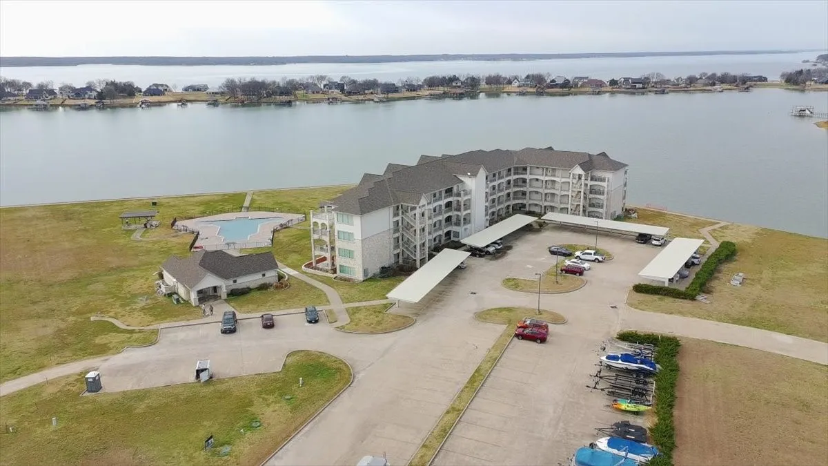 Condominium For Sale in Navarro County , 9900 Northshore Boulevard 3406, Corsicana, Texas 75109, 2 Bedroom, 2 Bathroom, Garage spaces, 1,209 Sqft, built in 2012, mls#21402226, Real Estate Agent in Corsicana, Homes For Sale in Navarro county, Homes For Sale in Corsicana, Realtor in Corsicana Texas, Real Estate Brokerage Independent Realty Texas, Luminita Cordes Realtor