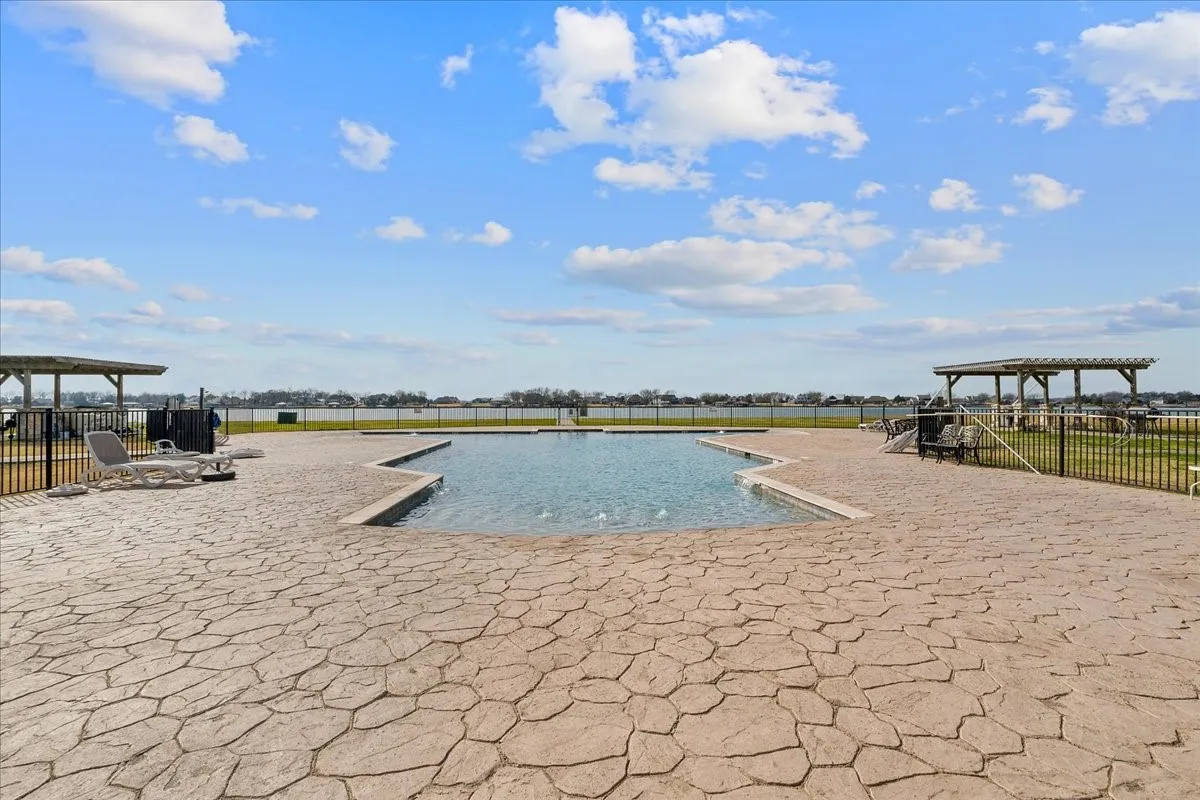 Condominium For Sale in Navarro County , 9900 Northshore Boulevard 3406, Corsicana, Texas 75109, 2 Bedroom, 2 Bathroom, Garage spaces, 1,209 Sqft, built in 2012, mls#21402226, Real Estate Agent in Corsicana, Homes For Sale in Navarro county, Homes For Sale in Corsicana, Realtor in Corsicana Texas, Real Estate Brokerage Independent Realty Texas, Luminita Cordes Realtor