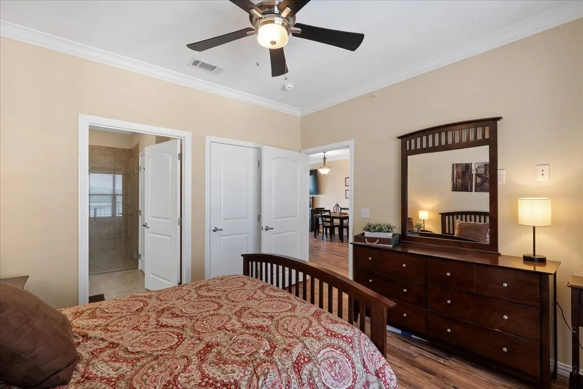 Guest bedroom