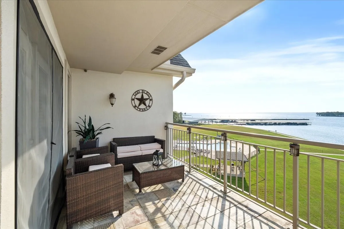 Condominium For Sale in Navarro County , 9900 Northshore Boulevard 3406, Corsicana, Texas 75109, 2 Bedroom, 2 Bathroom, Garage spaces, 1,209 Sqft, built in 2012, mls#21402226, Real Estate Agent in Corsicana, Homes For Sale in Navarro county, Homes For Sale in Corsicana, Realtor in Corsicana Texas, Real Estate Brokerage Independent Realty Texas, Luminita Cordes Realtor