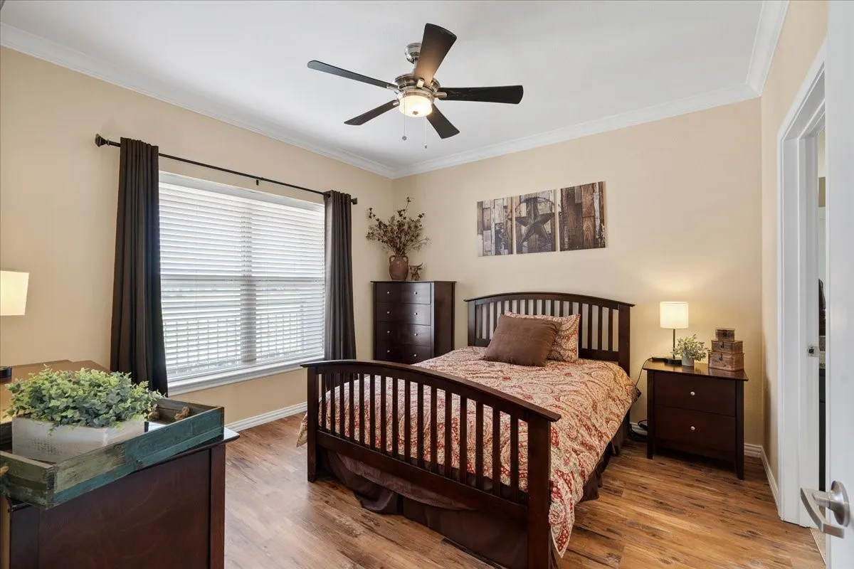 Guest bedroom