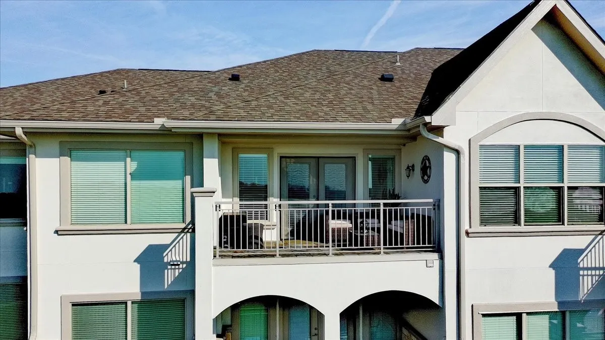 Condominium For Sale in Navarro County , 9900 Northshore Boulevard 3406, Corsicana, Texas 75109, 2 Bedroom, 2 Bathroom, Garage spaces, 1,209 Sqft, built in 2012, mls#21402226, Real Estate Agent in Corsicana, Homes For Sale in Navarro county, Homes For Sale in Corsicana, Realtor in Corsicana Texas, Real Estate Brokerage Independent Realty Texas, Luminita Cordes Realtor