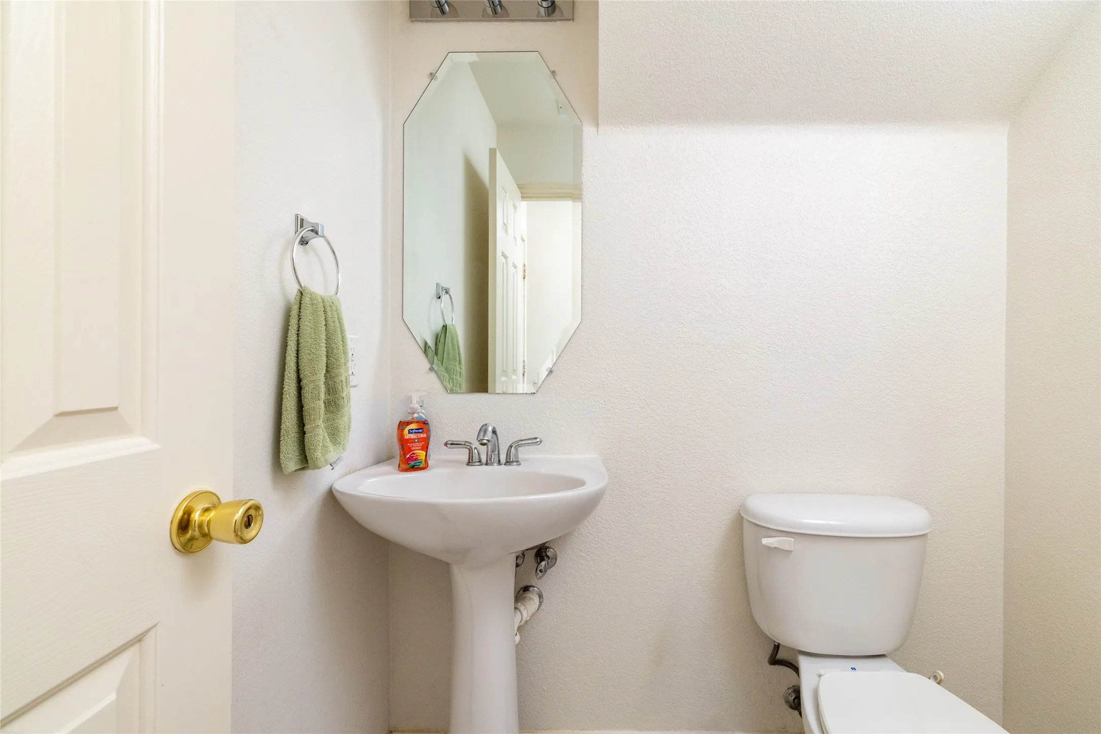 Single Family Residence For Sale in Tarrant County , 4413 Chaparral Creek Drive, Fort Worth, Texas 76123, 4 Bedroom, 3 Bathroom, 2 Garage spaces, 2,147 Sqft, built in 2005, mls#21402264, Real Estate Agent in Fort Worth, Homes For Sale in Tarrant county, Homes For Sale in Fort Worth, Realtor in Fort Worth Texas, Real Estate Brokerage Independent Realty Texas, Luminita Cordes Realtor