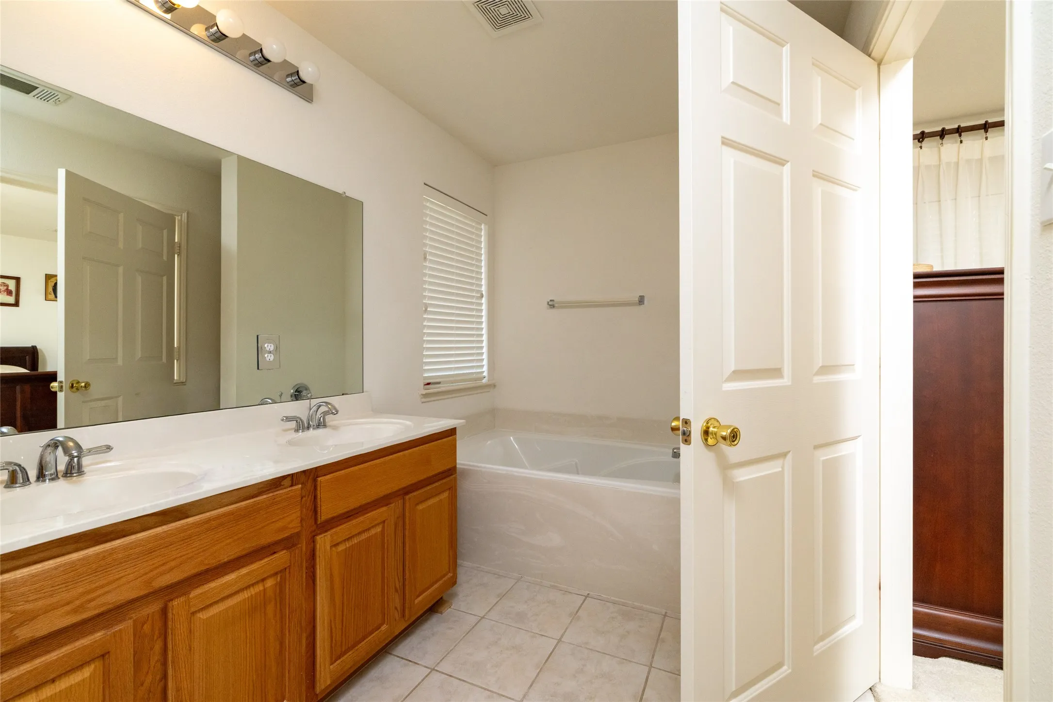 Single Family Residence For Sale in Tarrant County , 4413 Chaparral Creek Drive, Fort Worth, Texas 76123, 4 Bedroom, 3 Bathroom, 2 Garage spaces, 2,147 Sqft, built in 2005, mls#21402264, Real Estate Agent in Fort Worth, Homes For Sale in Tarrant county, Homes For Sale in Fort Worth, Realtor in Fort Worth Texas, Real Estate Brokerage Independent Realty Texas, Luminita Cordes Realtor