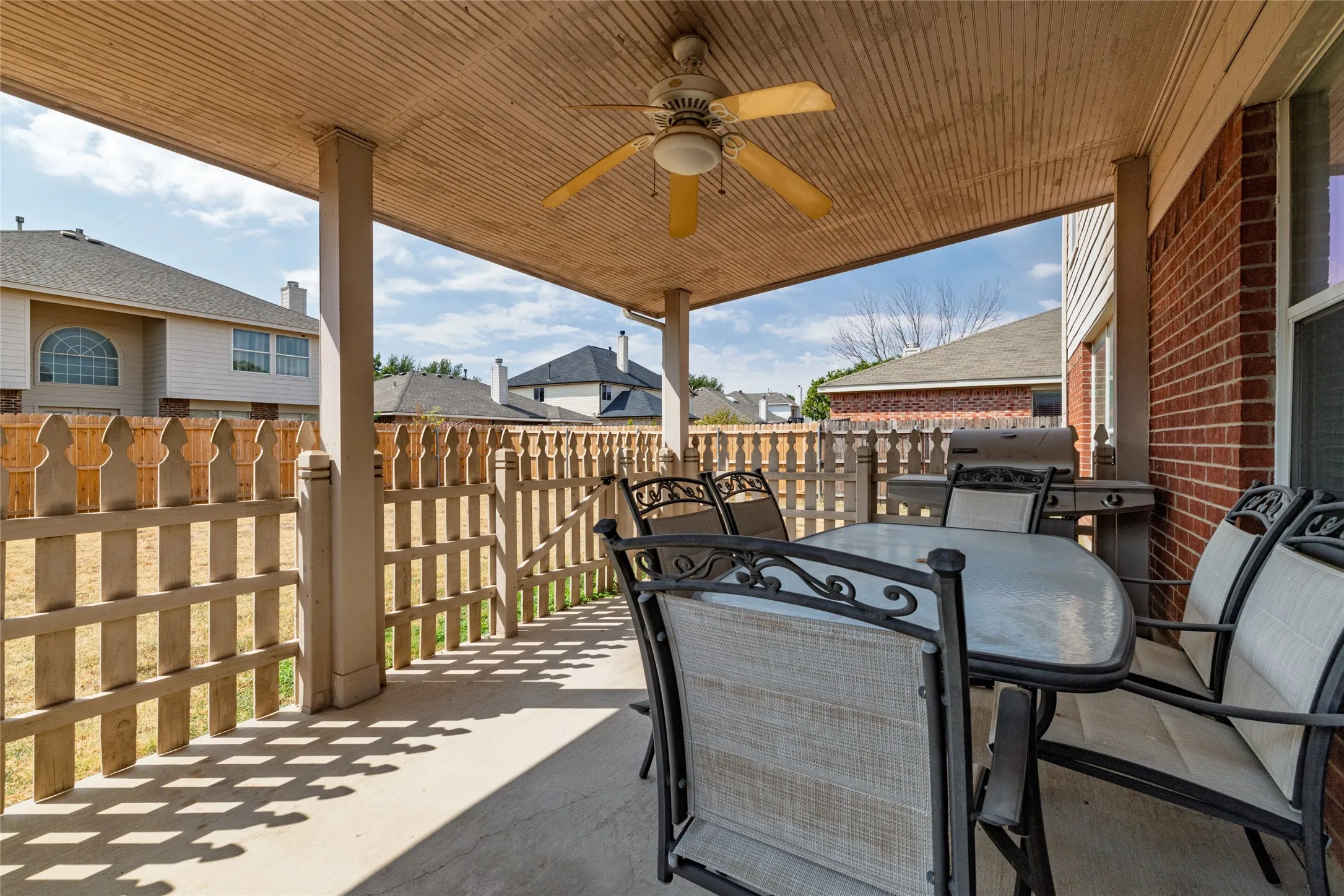 Single Family Residence For Sale in Tarrant County , 4413 Chaparral Creek Drive, Fort Worth, Texas 76123, 4 Bedroom, 3 Bathroom, 2 Garage spaces, 2,147 Sqft, built in 2005, mls#21402264, Real Estate Agent in Fort Worth, Homes For Sale in Tarrant county, Homes For Sale in Fort Worth, Realtor in Fort Worth Texas, Real Estate Brokerage Independent Realty Texas, Luminita Cordes Realtor
