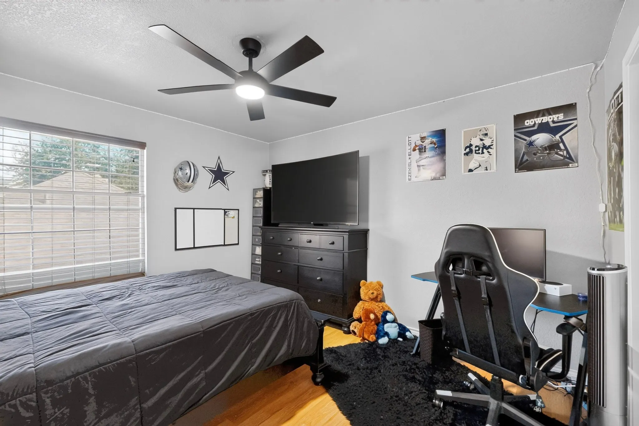 Single Family Residence For Sale in Tarrant County , 2600 Juniper Drive, Euless, Texas 76039, 4 Bedroom, 3 Bathroom, 1 Garage spaces, 2,374 Sqft, built in 1990, mls#21402393, Real Estate Agent in Euless, Homes For Sale in Tarrant county, Homes For Sale in Euless, Realtor in Euless Texas, Real Estate Brokerage Independent Realty Texas, Luminita Cordes Realtor