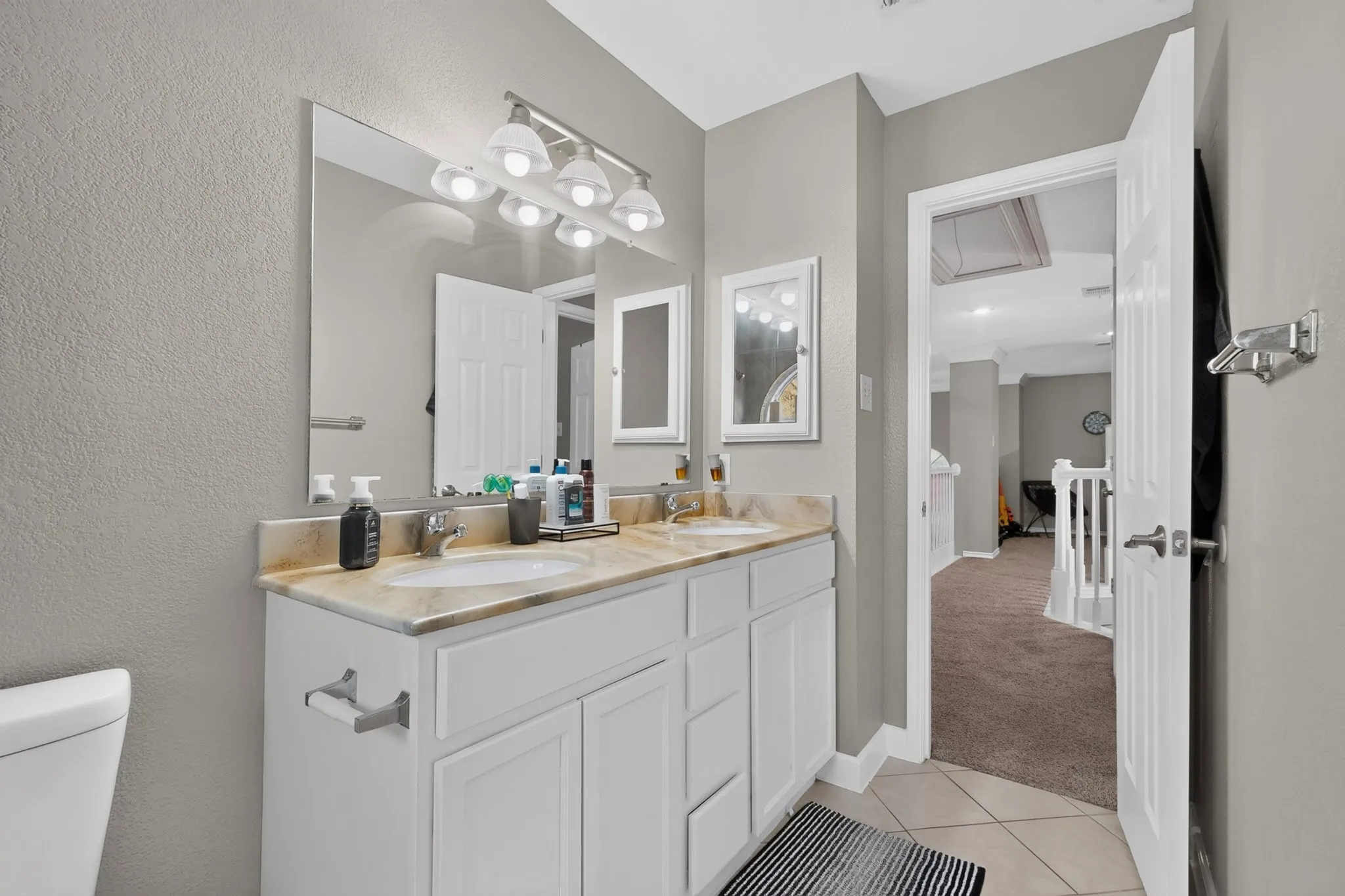 Single Family Residence For Sale in Tarrant County , 2600 Juniper Drive, Euless, Texas 76039, 4 Bedroom, 3 Bathroom, 1 Garage spaces, 2,374 Sqft, built in 1990, mls#21402393, Real Estate Agent in Euless, Homes For Sale in Tarrant county, Homes For Sale in Euless, Realtor in Euless Texas, Real Estate Brokerage Independent Realty Texas, Luminita Cordes Realtor