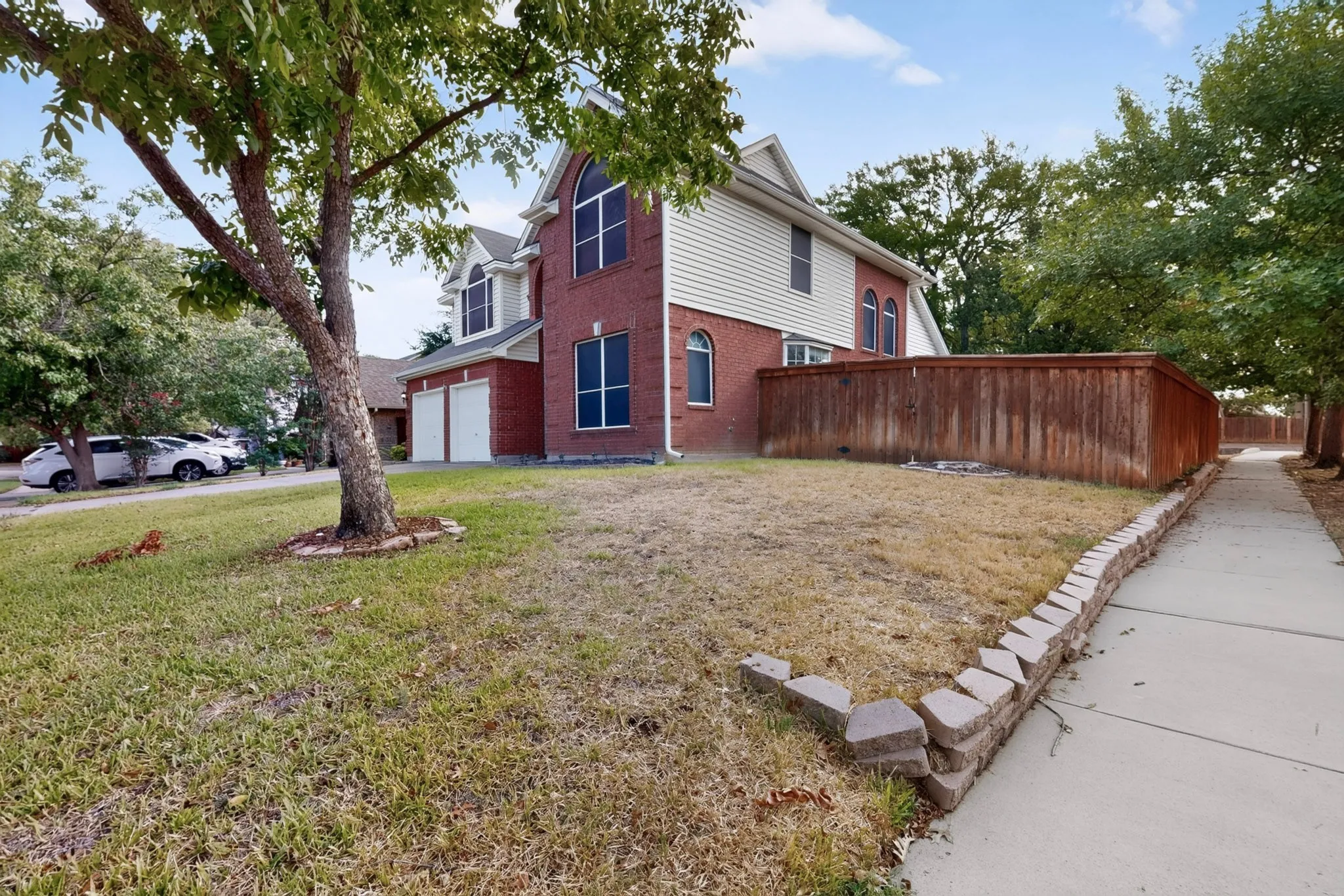 Single Family Residence For Sale in Tarrant County , 2600 Juniper Drive, Euless, Texas 76039, 4 Bedroom, 3 Bathroom, 1 Garage spaces, 2,374 Sqft, built in 1990, mls#21402393, Real Estate Agent in Euless, Homes For Sale in Tarrant county, Homes For Sale in Euless, Realtor in Euless Texas, Real Estate Brokerage Independent Realty Texas, Luminita Cordes Realtor