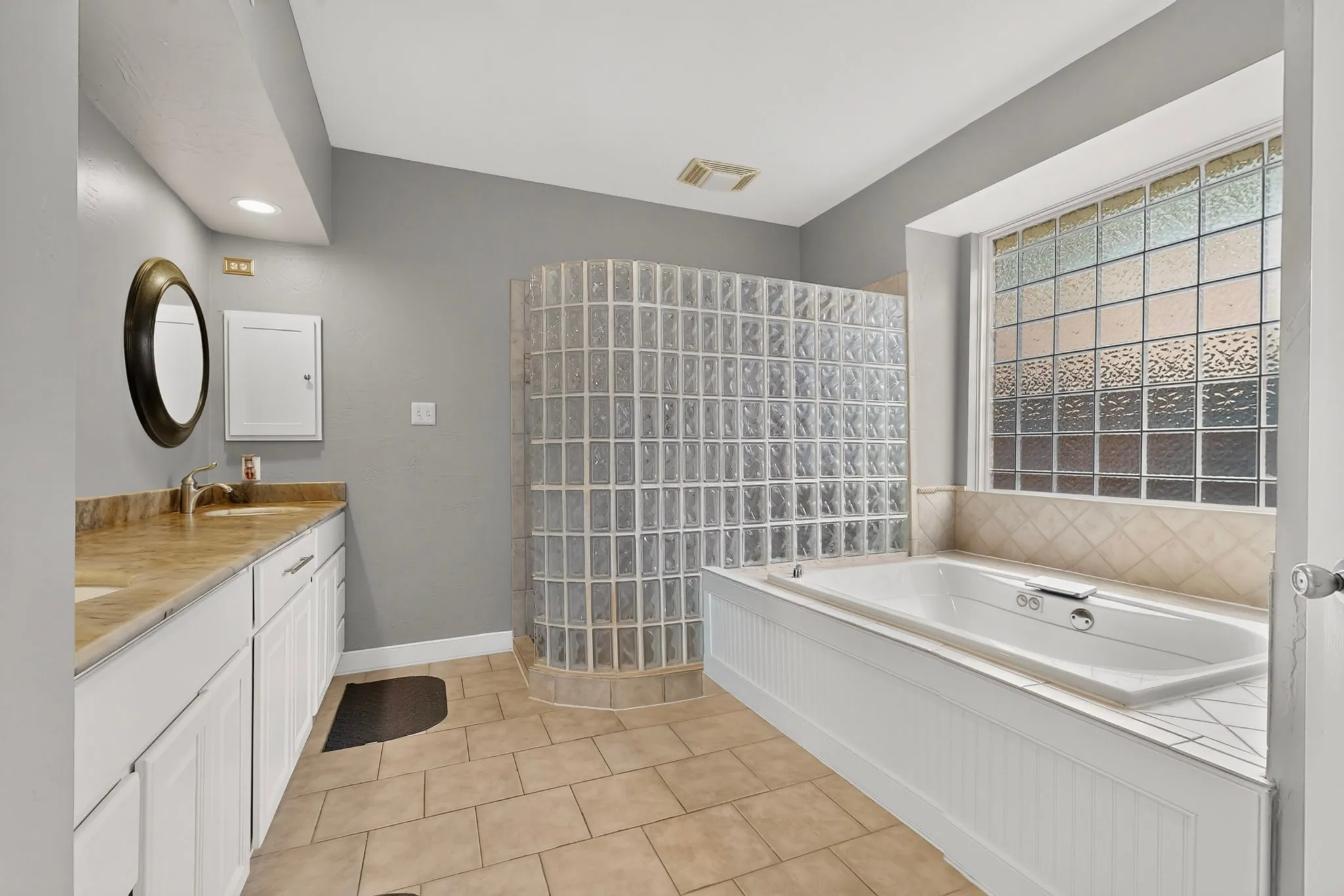 Single Family Residence For Sale in Tarrant County , 2600 Juniper Drive, Euless, Texas 76039, 4 Bedroom, 3 Bathroom, 1 Garage spaces, 2,374 Sqft, built in 1990, mls#21402393, Real Estate Agent in Euless, Homes For Sale in Tarrant county, Homes For Sale in Euless, Realtor in Euless Texas, Real Estate Brokerage Independent Realty Texas, Luminita Cordes Realtor