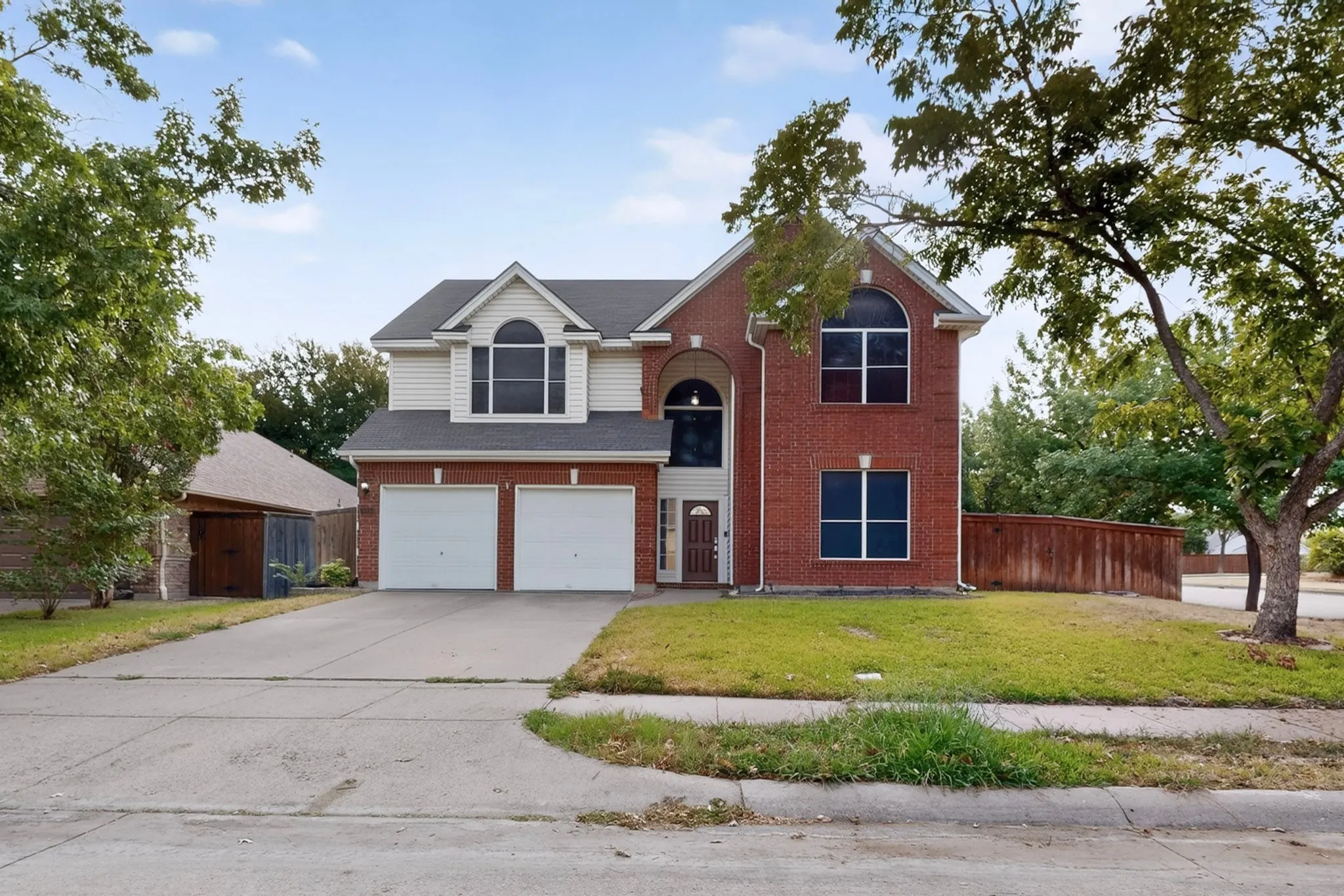 Single Family Residence For Sale in Tarrant County , 2600 Juniper Drive, Euless, Texas 76039, 4 Bedroom, 3 Bathroom, 1 Garage spaces, 2,374 Sqft, built in 1990, mls#21402393, Real Estate Agent in Euless, Homes For Sale in Tarrant county, Homes For Sale in Euless, Realtor in Euless Texas, Real Estate Brokerage Independent Realty Texas, Luminita Cordes Realtor