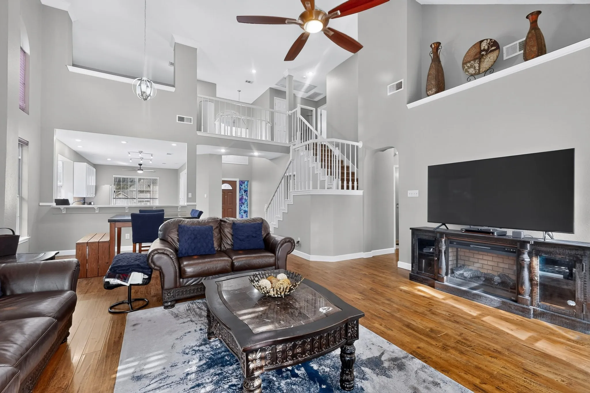 Single Family Residence For Sale in Tarrant County , 2600 Juniper Drive, Euless, Texas 76039, 4 Bedroom, 3 Bathroom, 1 Garage spaces, 2,374 Sqft, built in 1990, mls#21402393, Real Estate Agent in Euless, Homes For Sale in Tarrant county, Homes For Sale in Euless, Realtor in Euless Texas, Real Estate Brokerage Independent Realty Texas, Luminita Cordes Realtor