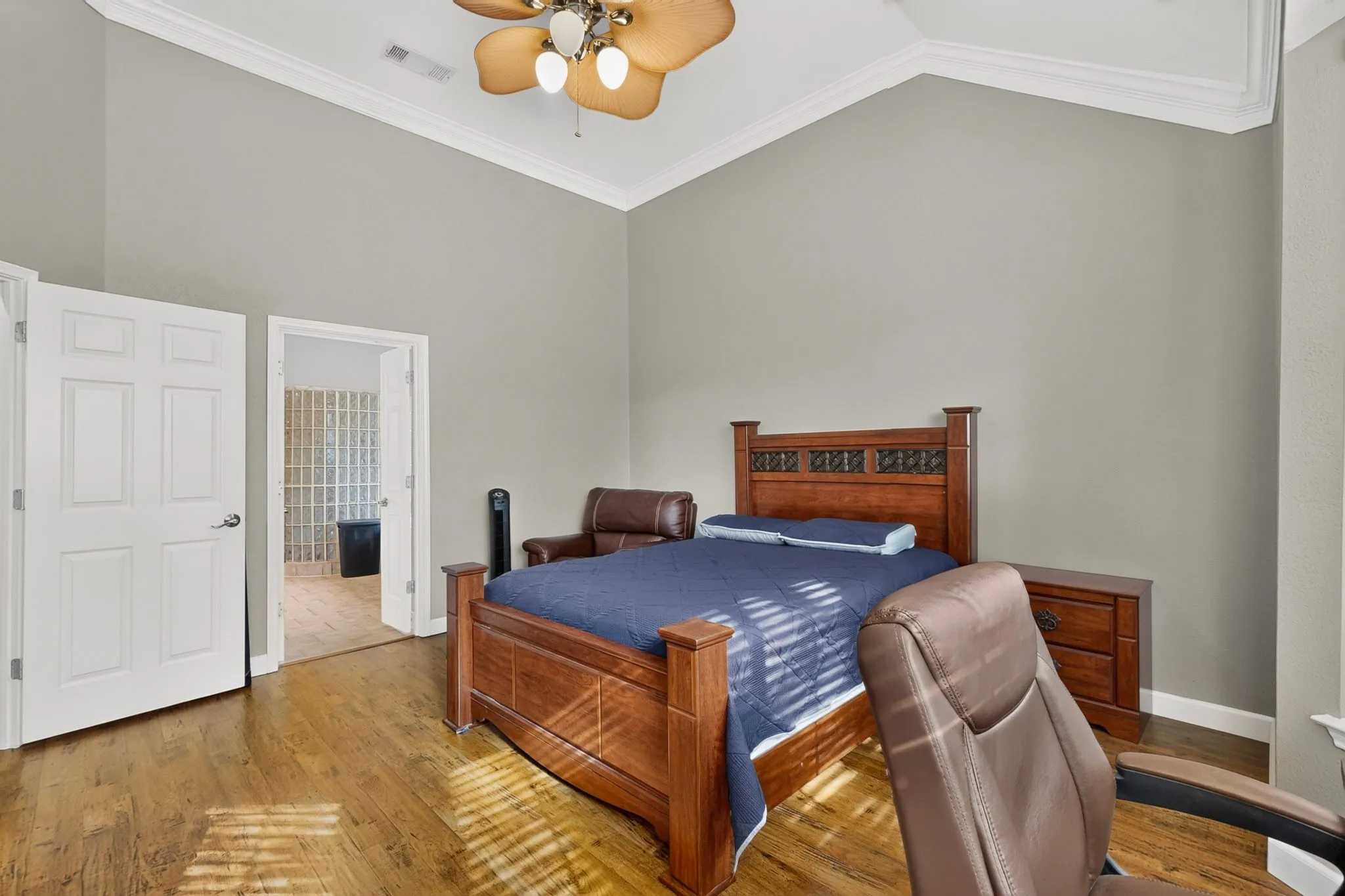 Single Family Residence For Sale in Tarrant County , 2600 Juniper Drive, Euless, Texas 76039, 4 Bedroom, 3 Bathroom, 1 Garage spaces, 2,374 Sqft, built in 1990, mls#21402393, Real Estate Agent in Euless, Homes For Sale in Tarrant county, Homes For Sale in Euless, Realtor in Euless Texas, Real Estate Brokerage Independent Realty Texas, Luminita Cordes Realtor
