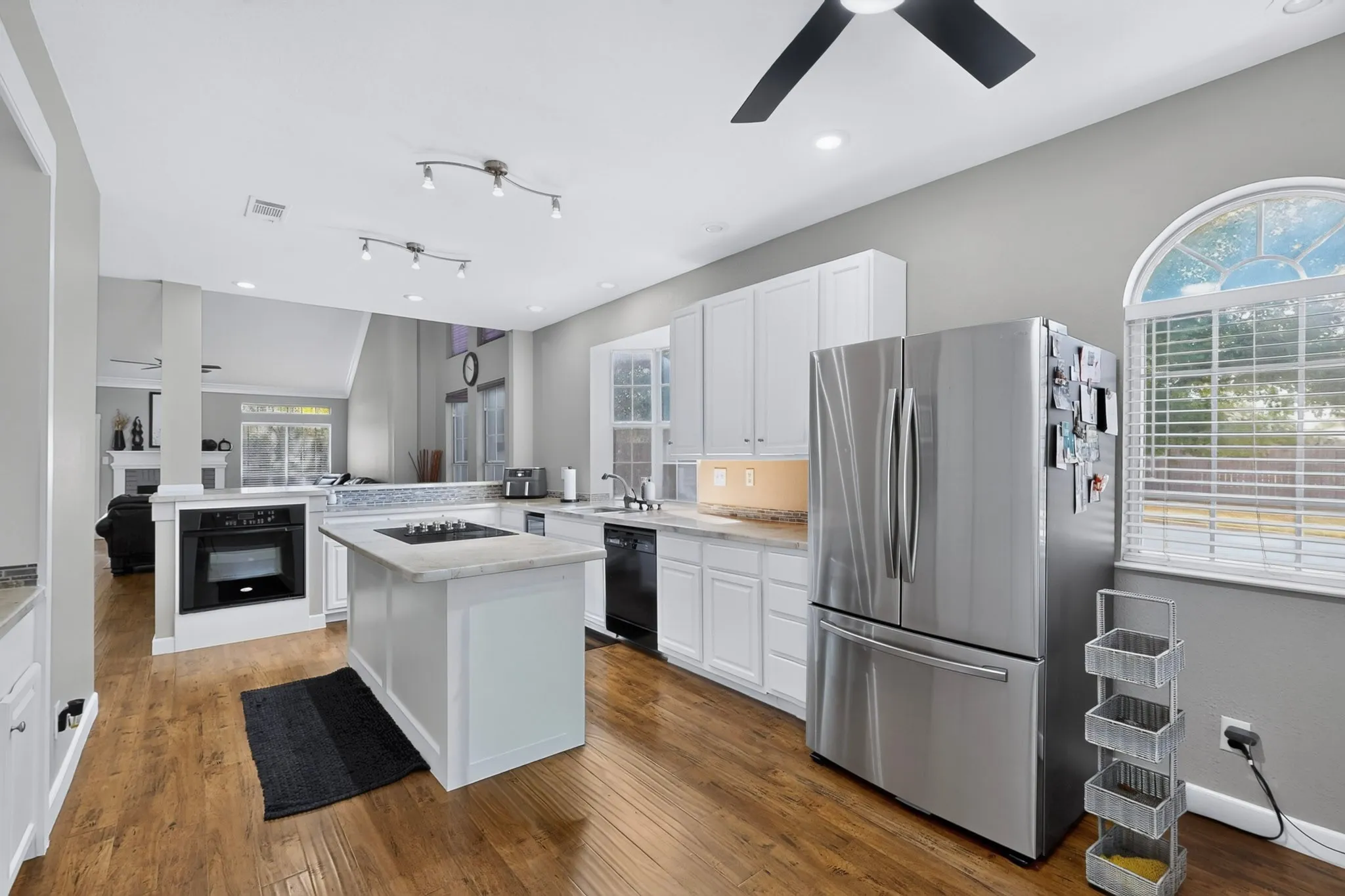 Single Family Residence For Sale in Tarrant County , 2600 Juniper Drive, Euless, Texas 76039, 4 Bedroom, 3 Bathroom, 1 Garage spaces, 2,374 Sqft, built in 1990, mls#21402393, Real Estate Agent in Euless, Homes For Sale in Tarrant county, Homes For Sale in Euless, Realtor in Euless Texas, Real Estate Brokerage Independent Realty Texas, Luminita Cordes Realtor