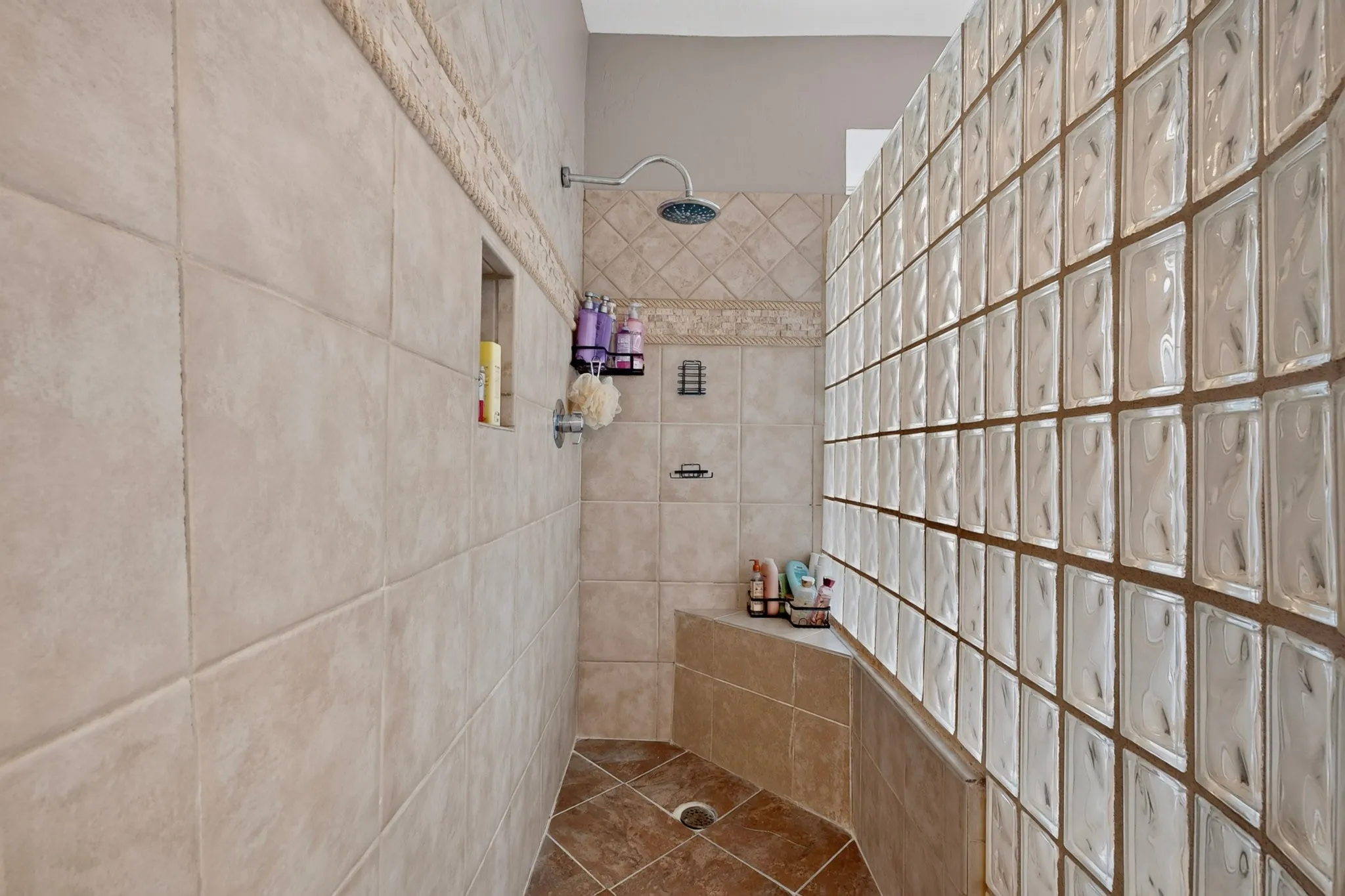 Single Family Residence For Sale in Tarrant County , 2600 Juniper Drive, Euless, Texas 76039, 4 Bedroom, 3 Bathroom, 1 Garage spaces, 2,374 Sqft, built in 1990, mls#21402393, Real Estate Agent in Euless, Homes For Sale in Tarrant county, Homes For Sale in Euless, Realtor in Euless Texas, Real Estate Brokerage Independent Realty Texas, Luminita Cordes Realtor