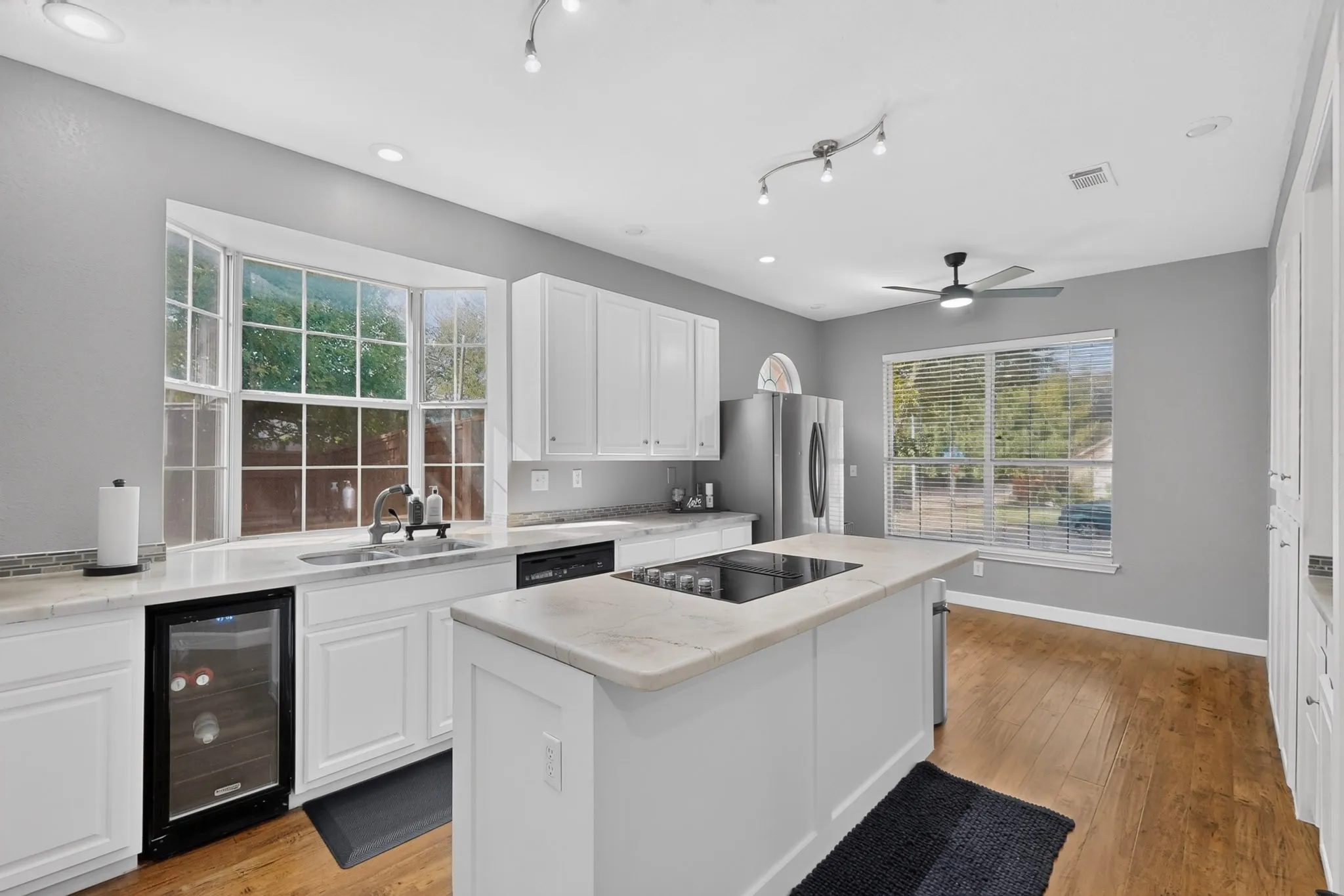 Single Family Residence For Sale in Tarrant County , 2600 Juniper Drive, Euless, Texas 76039, 4 Bedroom, 3 Bathroom, 1 Garage spaces, 2,374 Sqft, built in 1990, mls#21402393, Real Estate Agent in Euless, Homes For Sale in Tarrant county, Homes For Sale in Euless, Realtor in Euless Texas, Real Estate Brokerage Independent Realty Texas, Luminita Cordes Realtor