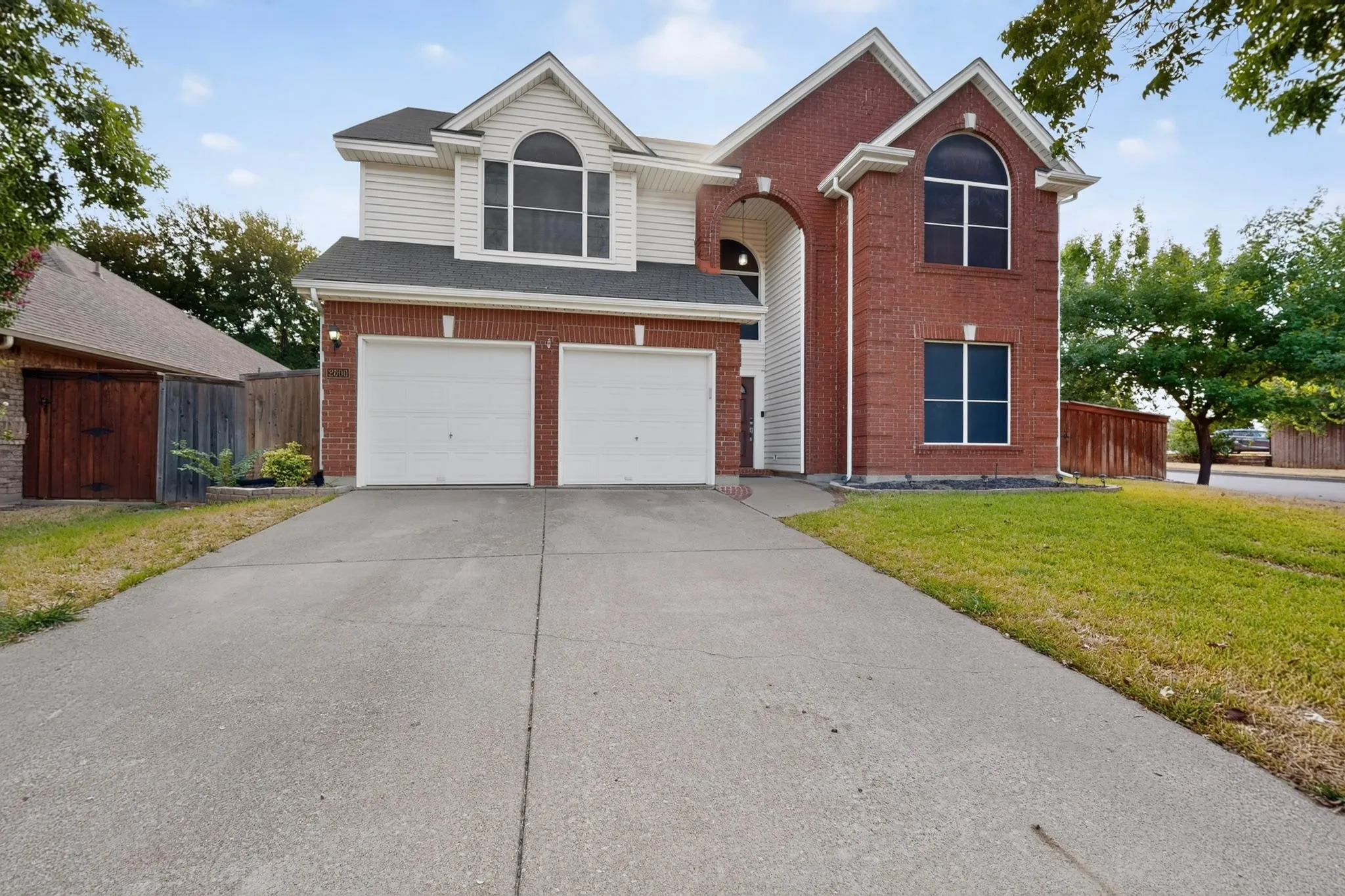 Single Family Residence For Sale in Tarrant County , 2600 Juniper Drive, Euless, Texas 76039, 4 Bedroom, 3 Bathroom, 1 Garage spaces, 2,374 Sqft, built in 1990, mls#21402393, Real Estate Agent in Euless, Homes For Sale in Tarrant county, Homes For Sale in Euless, Realtor in Euless Texas, Real Estate Brokerage Independent Realty Texas, Luminita Cordes Realtor