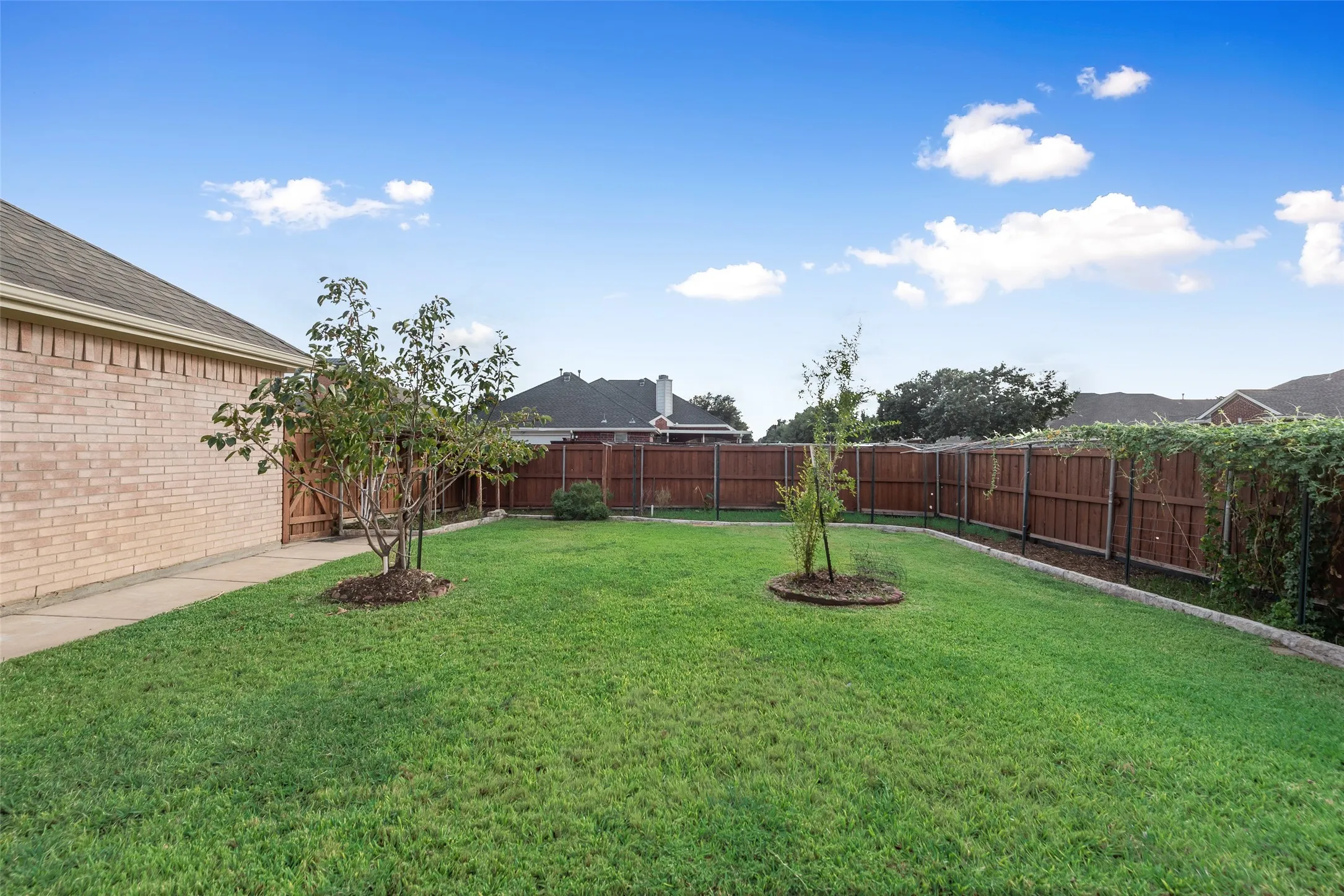 Single Family Residence For Sale in Denton County , 1529 Dimmit Drive, Carrollton, Texas 75010, 4 Bedroom, 2 Bathroom, 2 Garage spaces, 2,114 Sqft, built in 1999, mls#21385092, Real Estate Agent in Carrollton, Homes For Sale in Denton county, Homes For Sale in Carrollton, Realtor in Carrollton Texas, Real Estate Brokerage Independent Realty Texas, Luminita Cordes Realtor