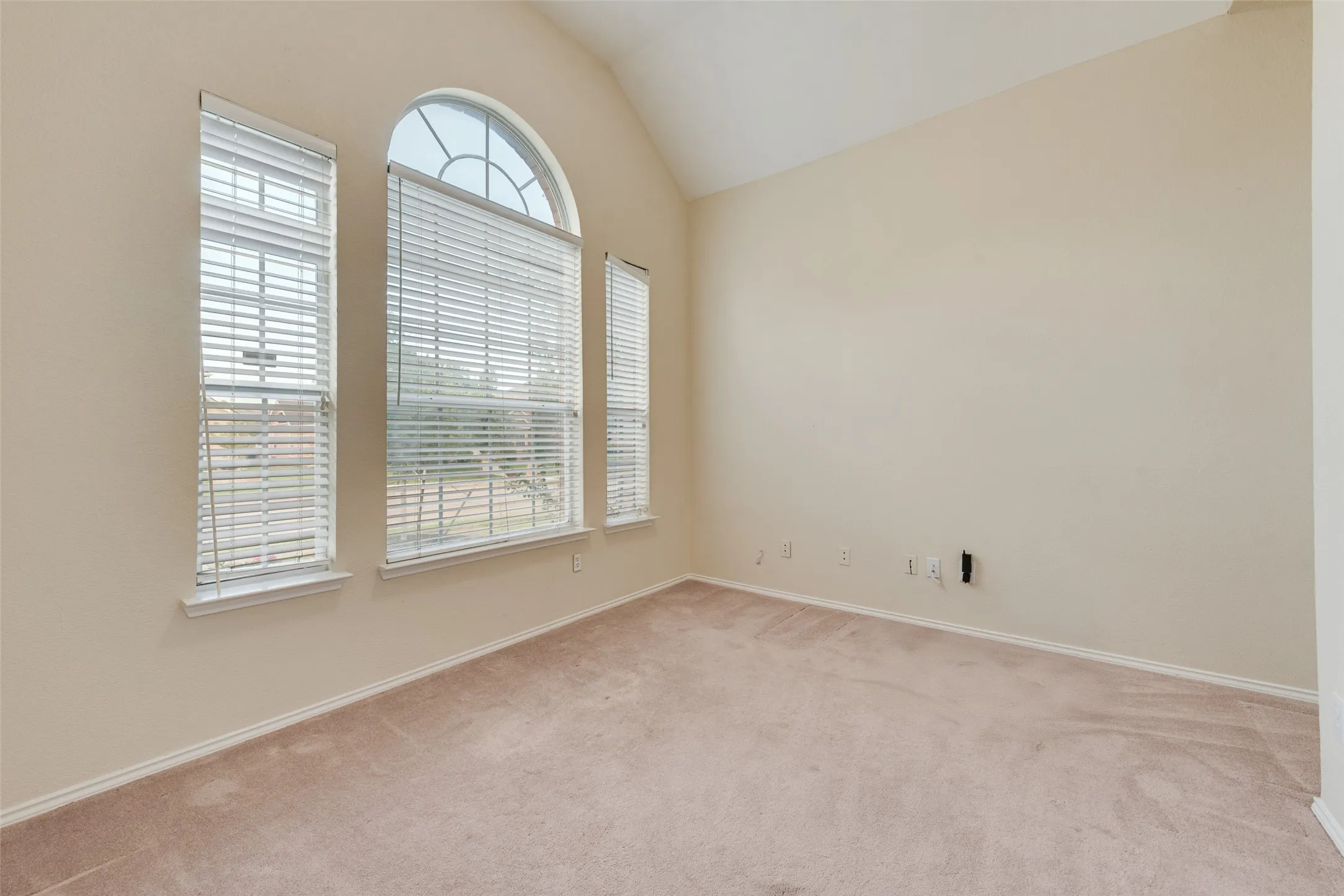 Single Family Residence For Sale in Denton County , 1529 Dimmit Drive, Carrollton, Texas 75010, 4 Bedroom, 2 Bathroom, 2 Garage spaces, 2,114 Sqft, built in 1999, mls#21385092, Real Estate Agent in Carrollton, Homes For Sale in Denton county, Homes For Sale in Carrollton, Realtor in Carrollton Texas, Real Estate Brokerage Independent Realty Texas, Luminita Cordes Realtor