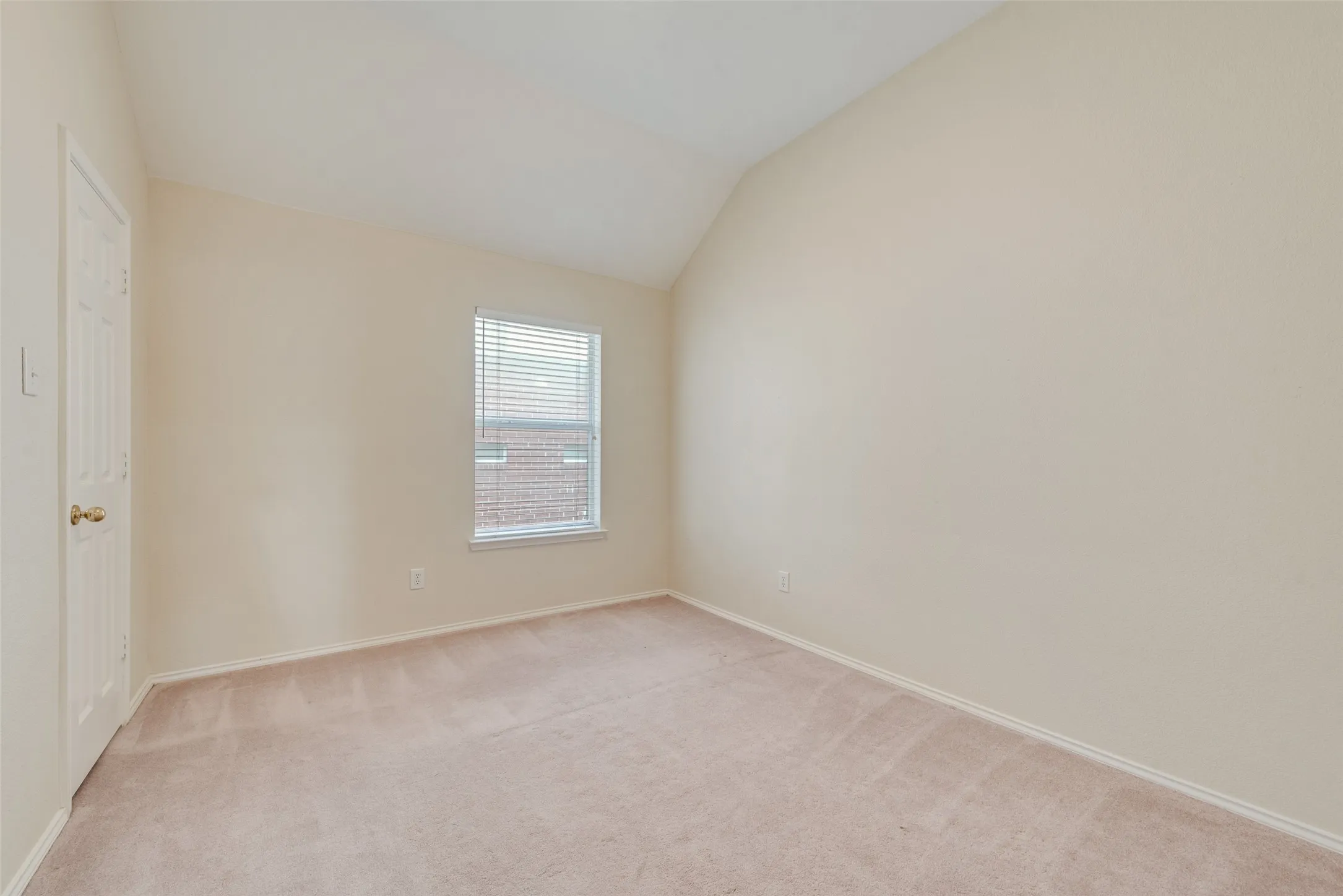 Single Family Residence For Sale in Denton County , 1529 Dimmit Drive, Carrollton, Texas 75010, 4 Bedroom, 2 Bathroom, 2 Garage spaces, 2,114 Sqft, built in 1999, mls#21385092, Real Estate Agent in Carrollton, Homes For Sale in Denton county, Homes For Sale in Carrollton, Realtor in Carrollton Texas, Real Estate Brokerage Independent Realty Texas, Luminita Cordes Realtor