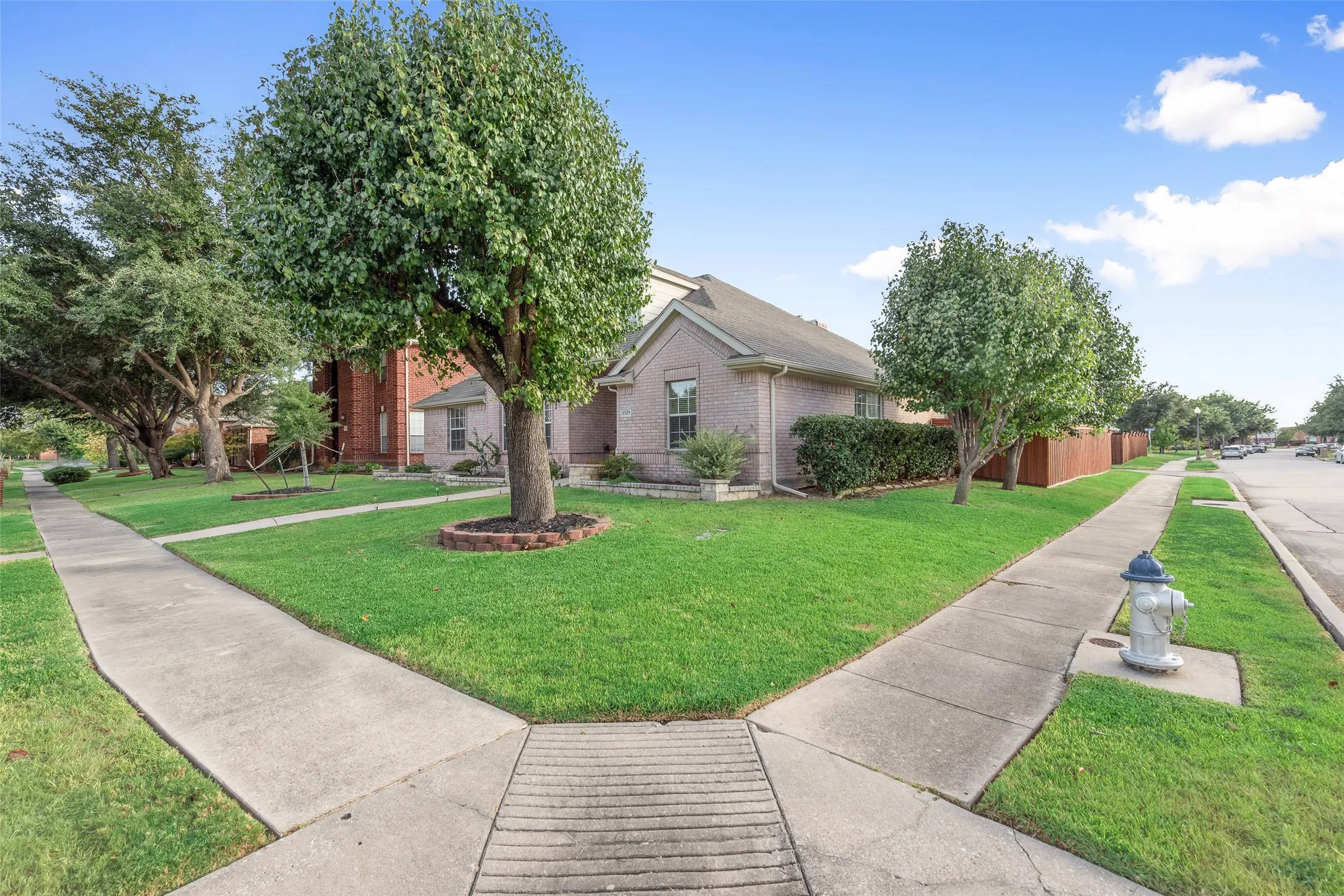 Single Family Residence For Sale in Denton County , 1529 Dimmit Drive, Carrollton, Texas 75010, 4 Bedroom, 2 Bathroom, 2 Garage spaces, 2,114 Sqft, built in 1999, mls#21385092, Real Estate Agent in Carrollton, Homes For Sale in Denton county, Homes For Sale in Carrollton, Realtor in Carrollton Texas, Real Estate Brokerage Independent Realty Texas, Luminita Cordes Realtor