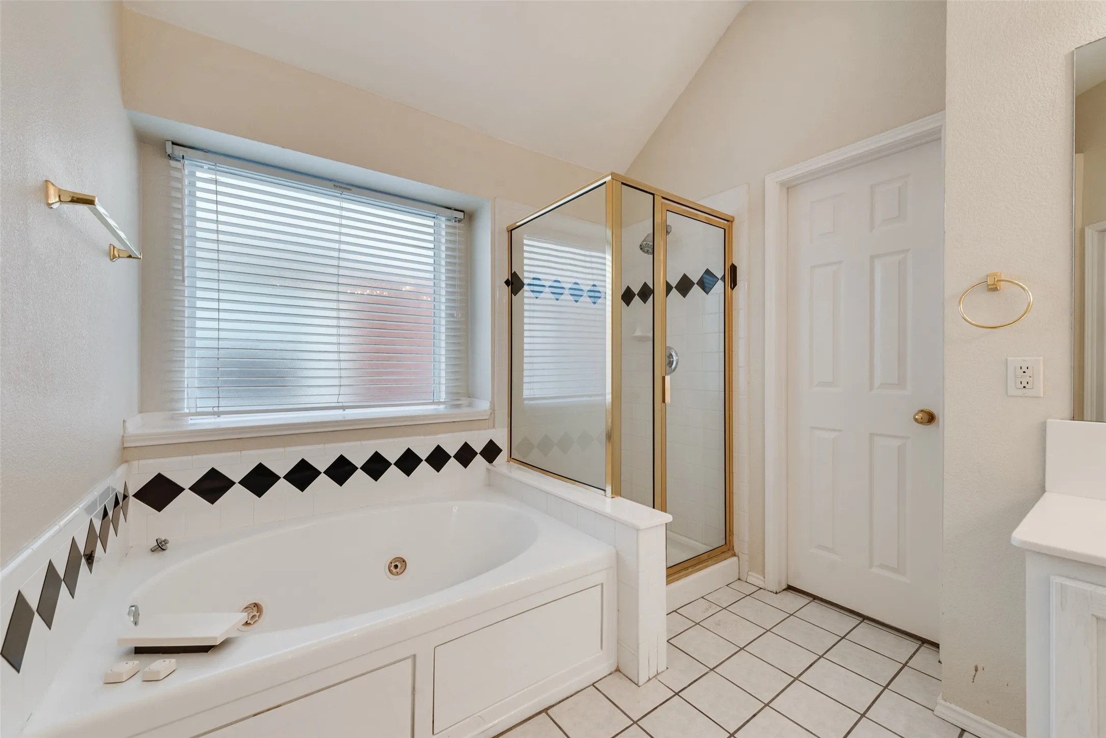 Single Family Residence For Sale in Denton County , 1529 Dimmit Drive, Carrollton, Texas 75010, 4 Bedroom, 2 Bathroom, 2 Garage spaces, 2,114 Sqft, built in 1999, mls#21385092, Real Estate Agent in Carrollton, Homes For Sale in Denton county, Homes For Sale in Carrollton, Realtor in Carrollton Texas, Real Estate Brokerage Independent Realty Texas, Luminita Cordes Realtor